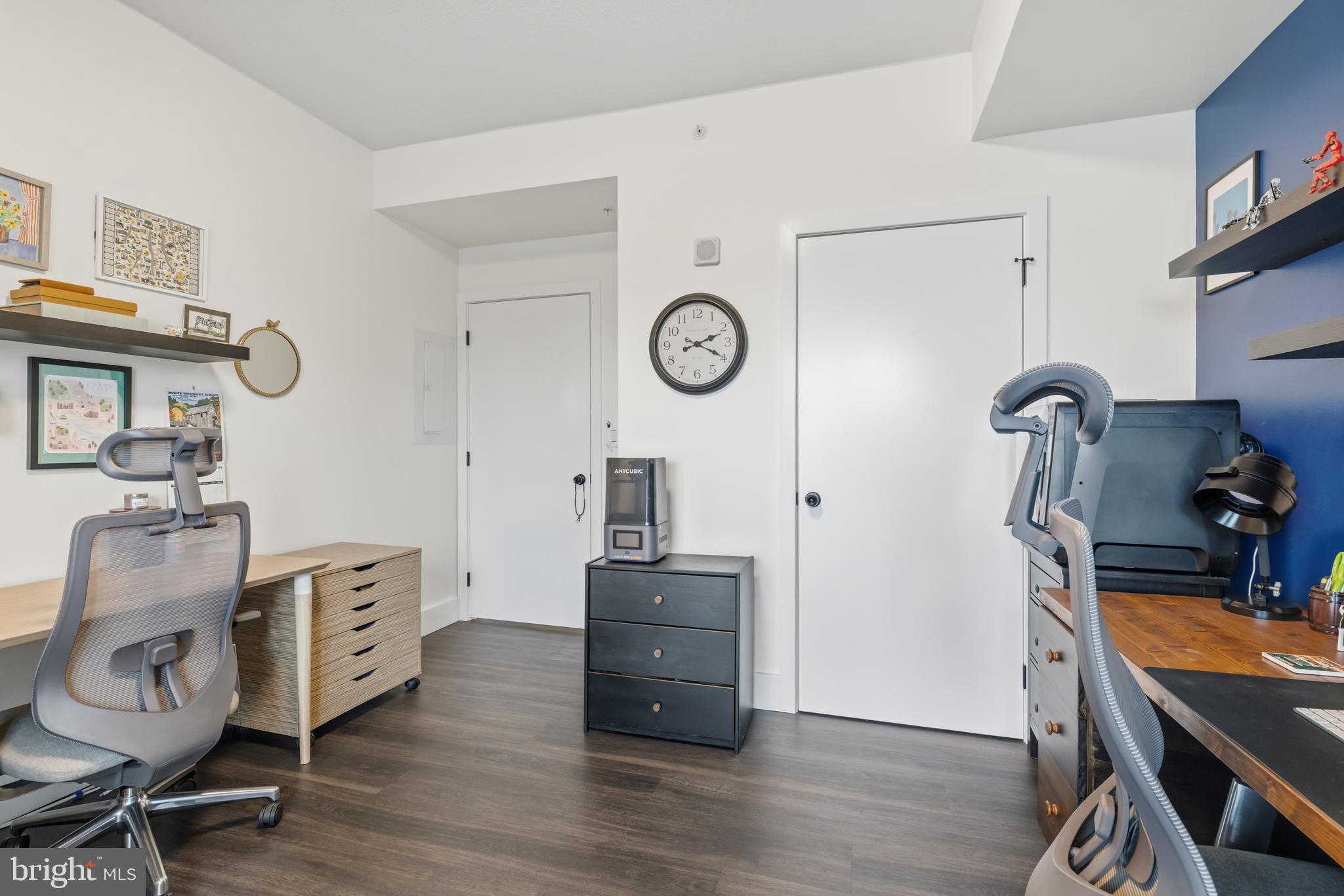 QUEEN VILLAGE - Residential