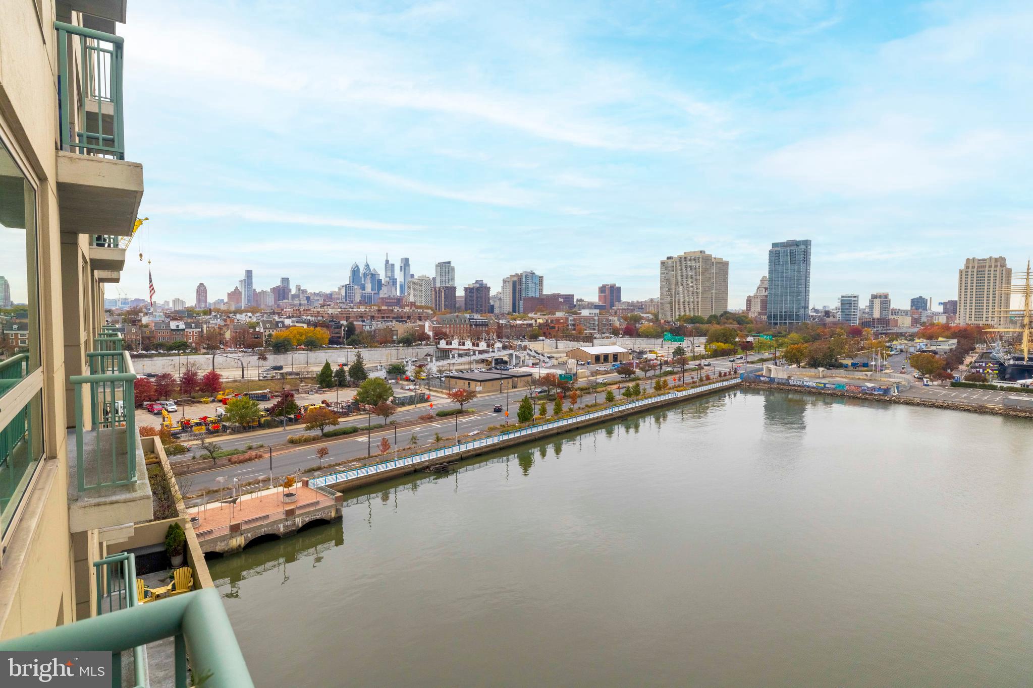 QUEEN VILLAGE - Residential