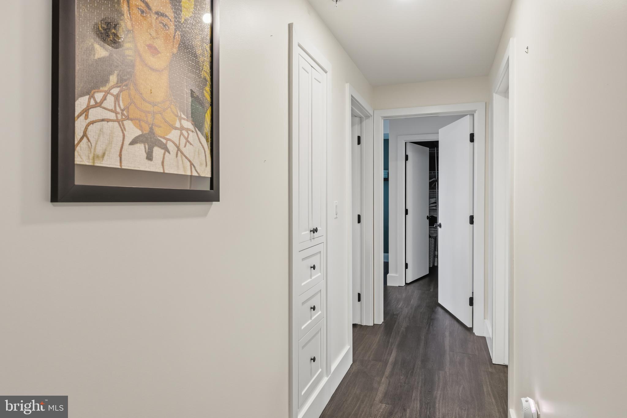 QUEEN VILLAGE - Residential