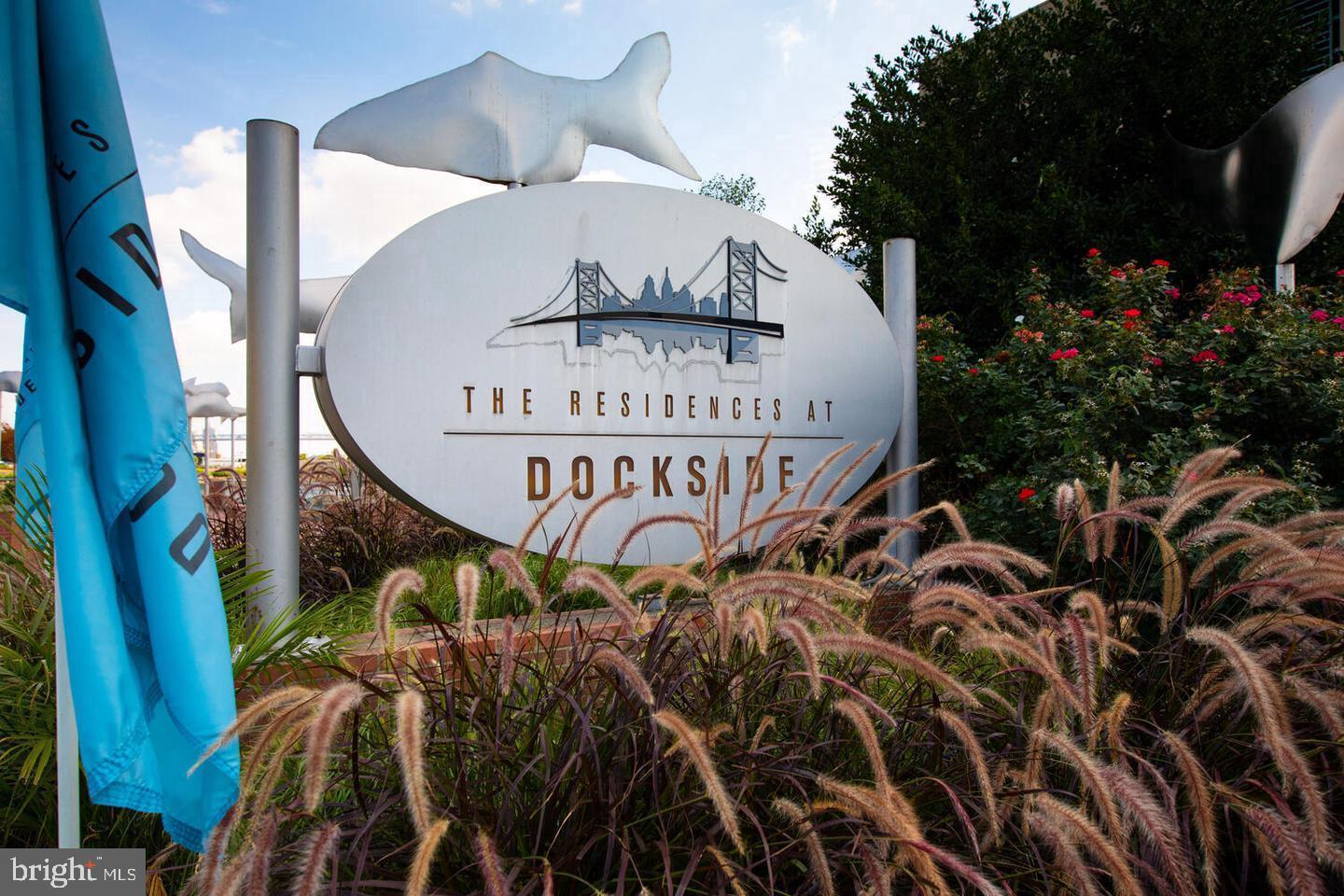 QUEEN VILLAGE - Residential