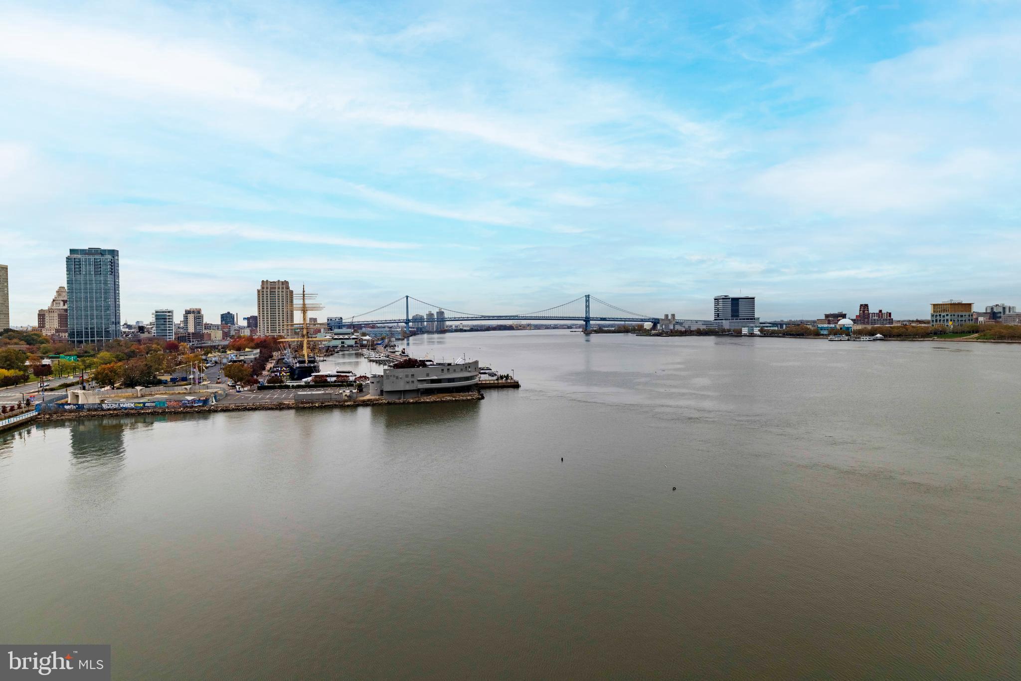 QUEEN VILLAGE - Residential