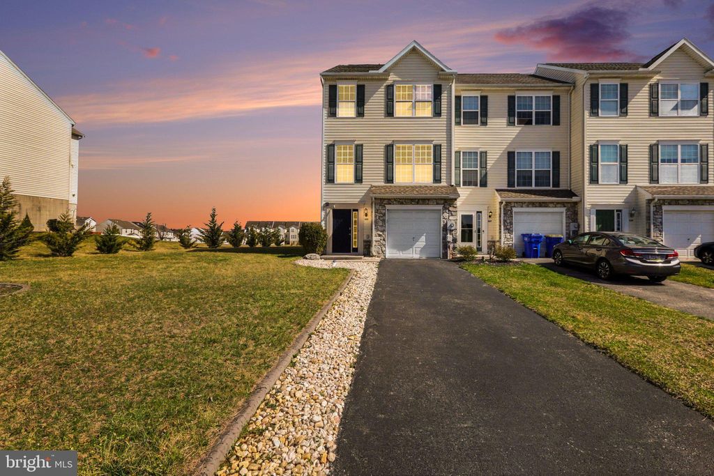 Photo of 335 Cape Climb Drive, YORK, PA 17408 (MLS # PAYK2099734)