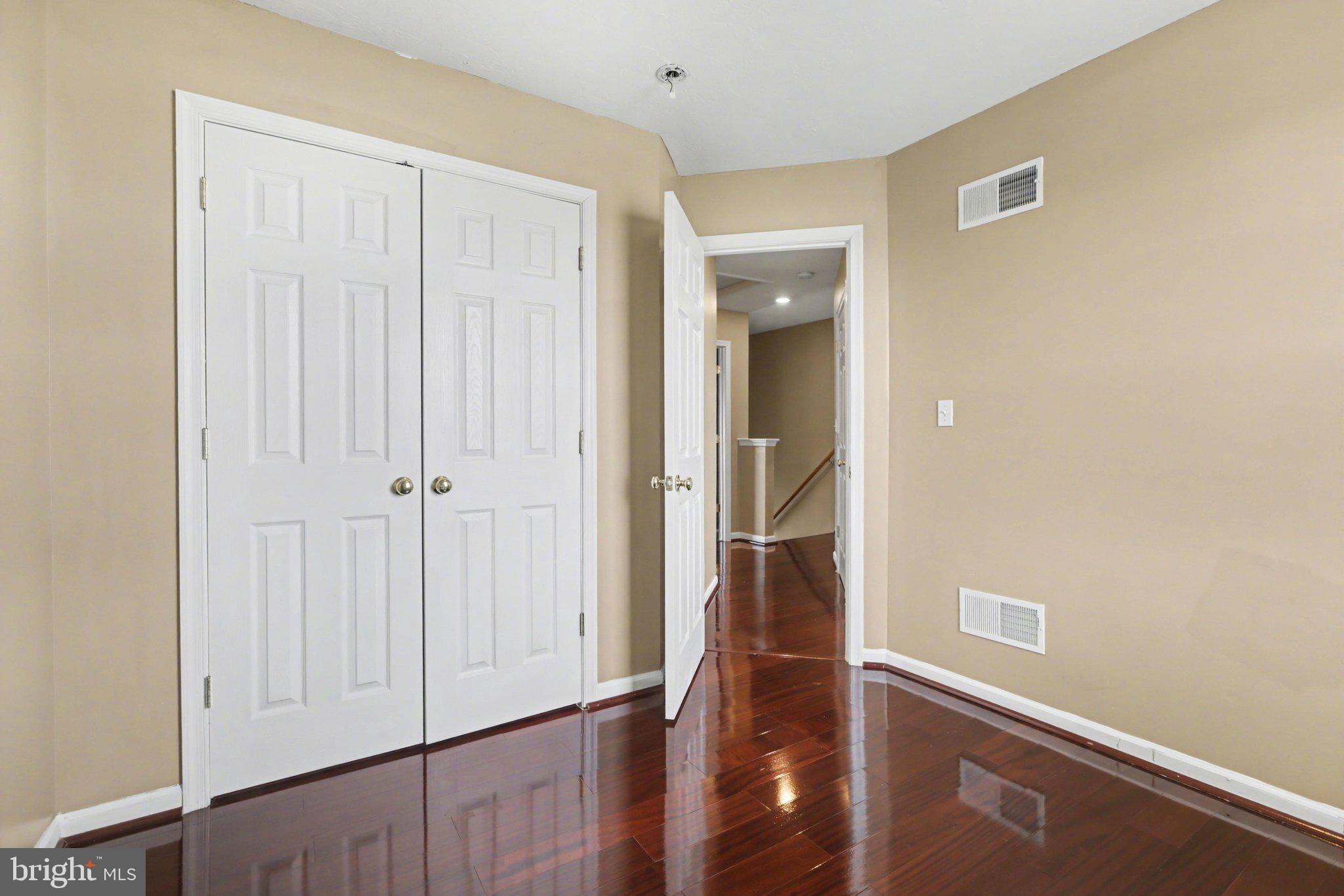 JACKSON HEIGHTS - Residential