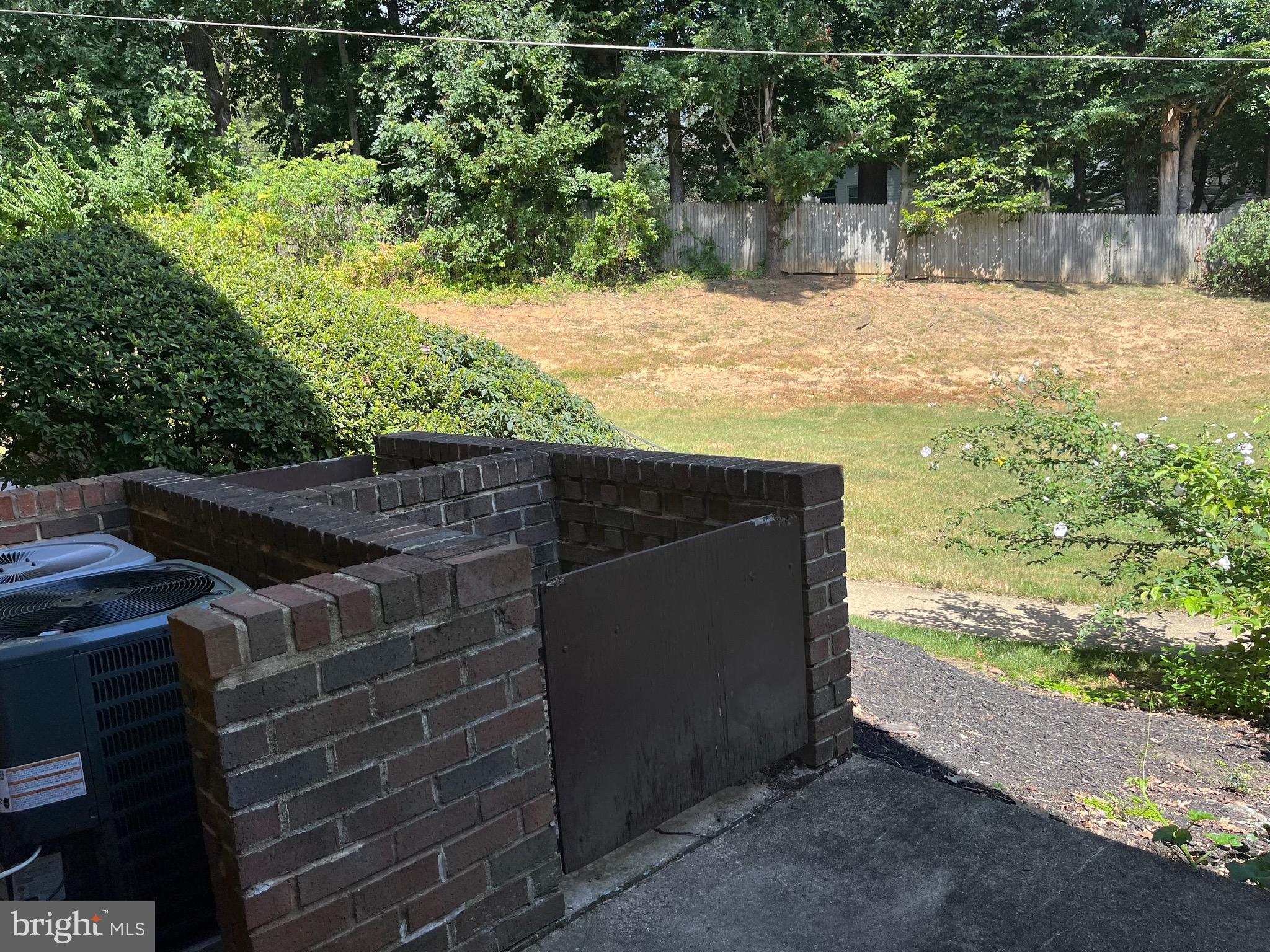 MOSBY WOODS TH CONDOS - Residential