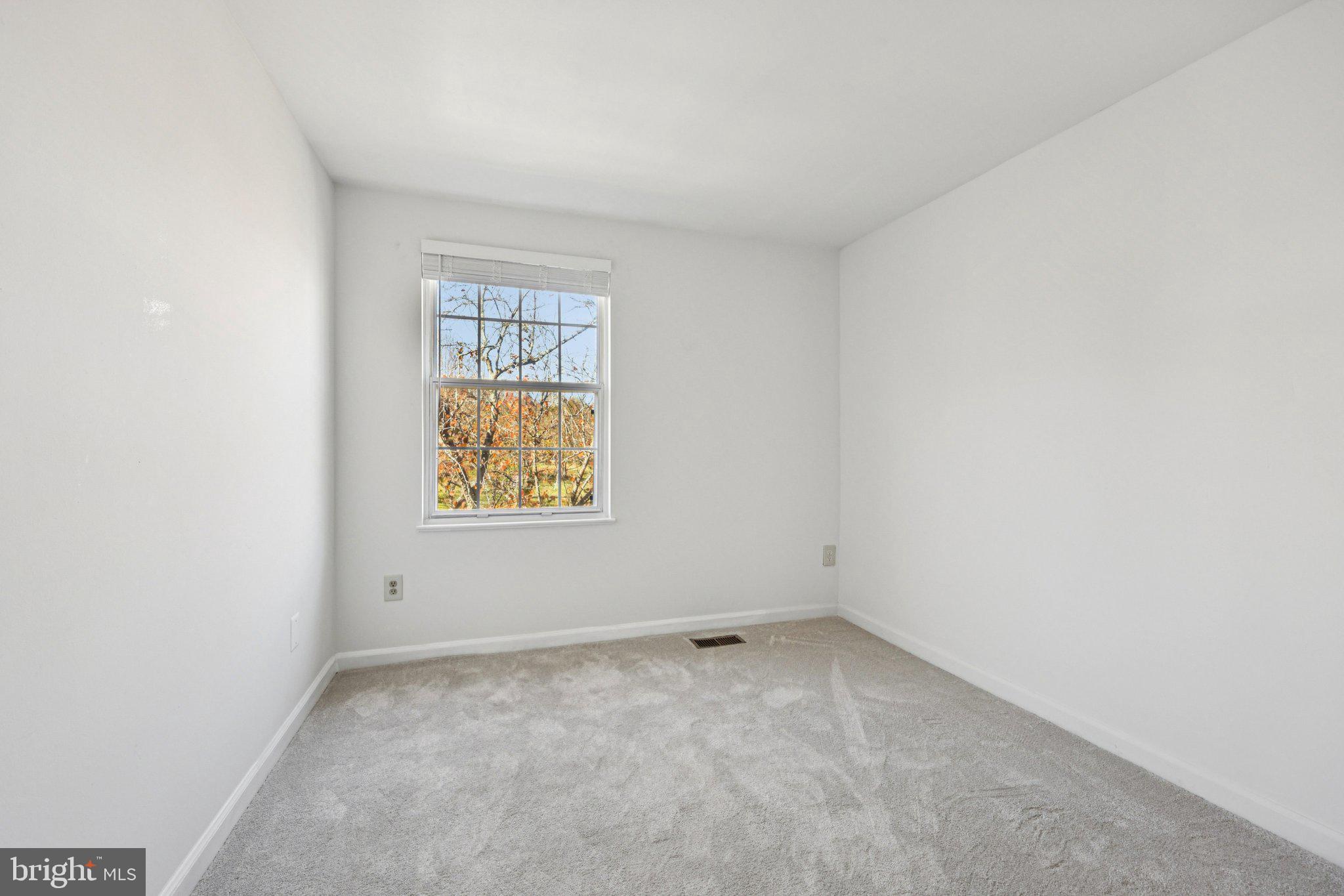 ASHBURN FARM - Residential