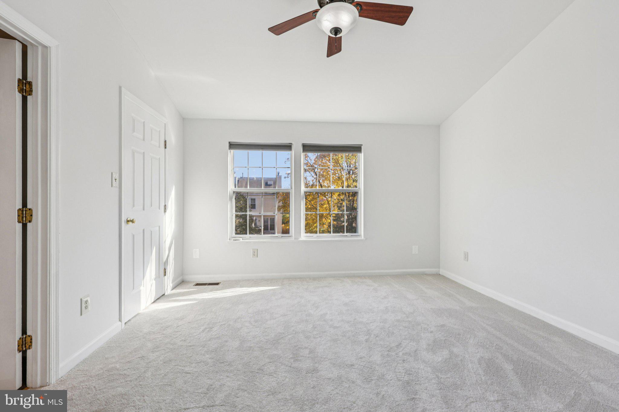 ASHBURN FARM - Residential