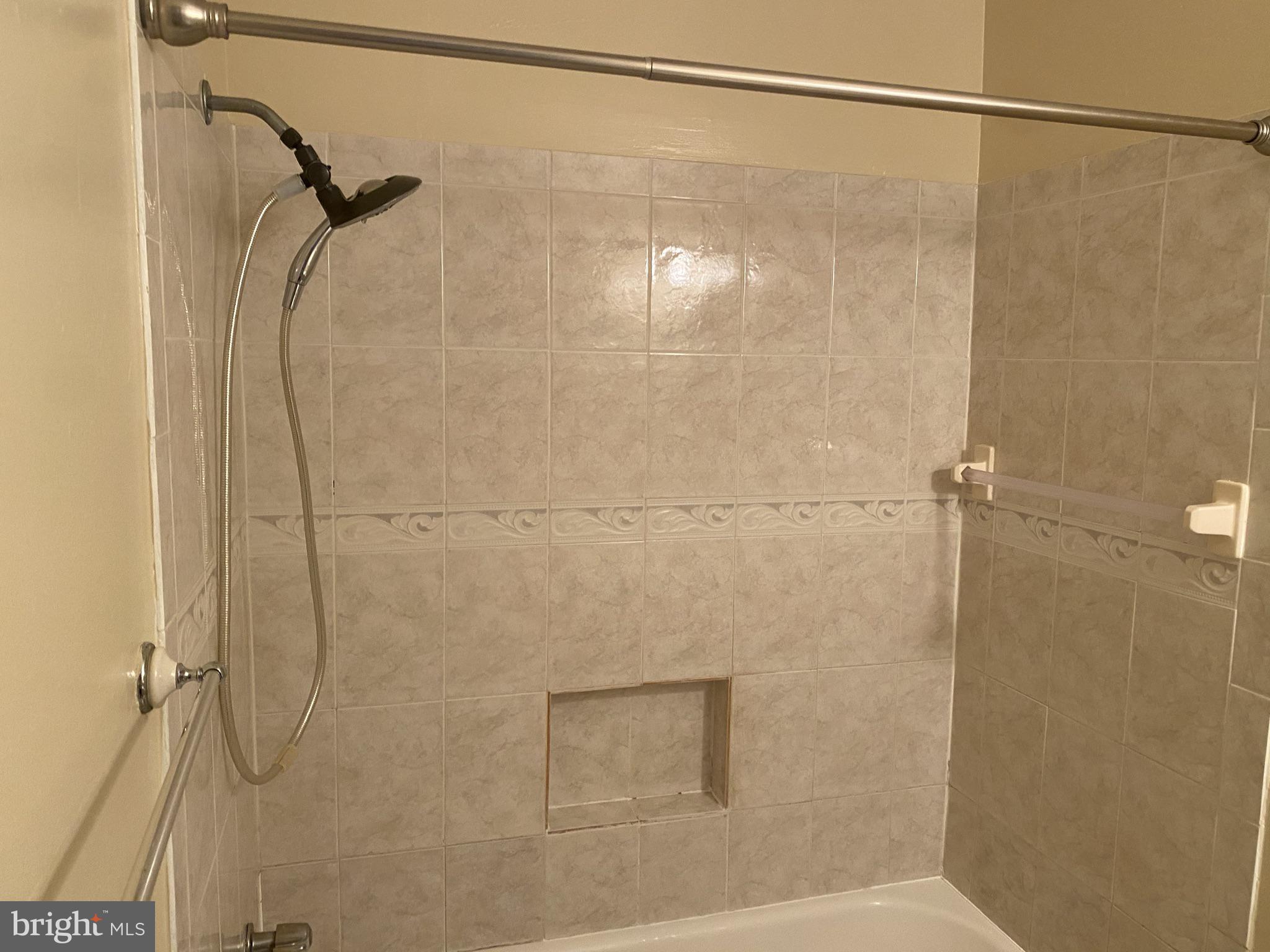 GLENARDEN WOODS - Residential