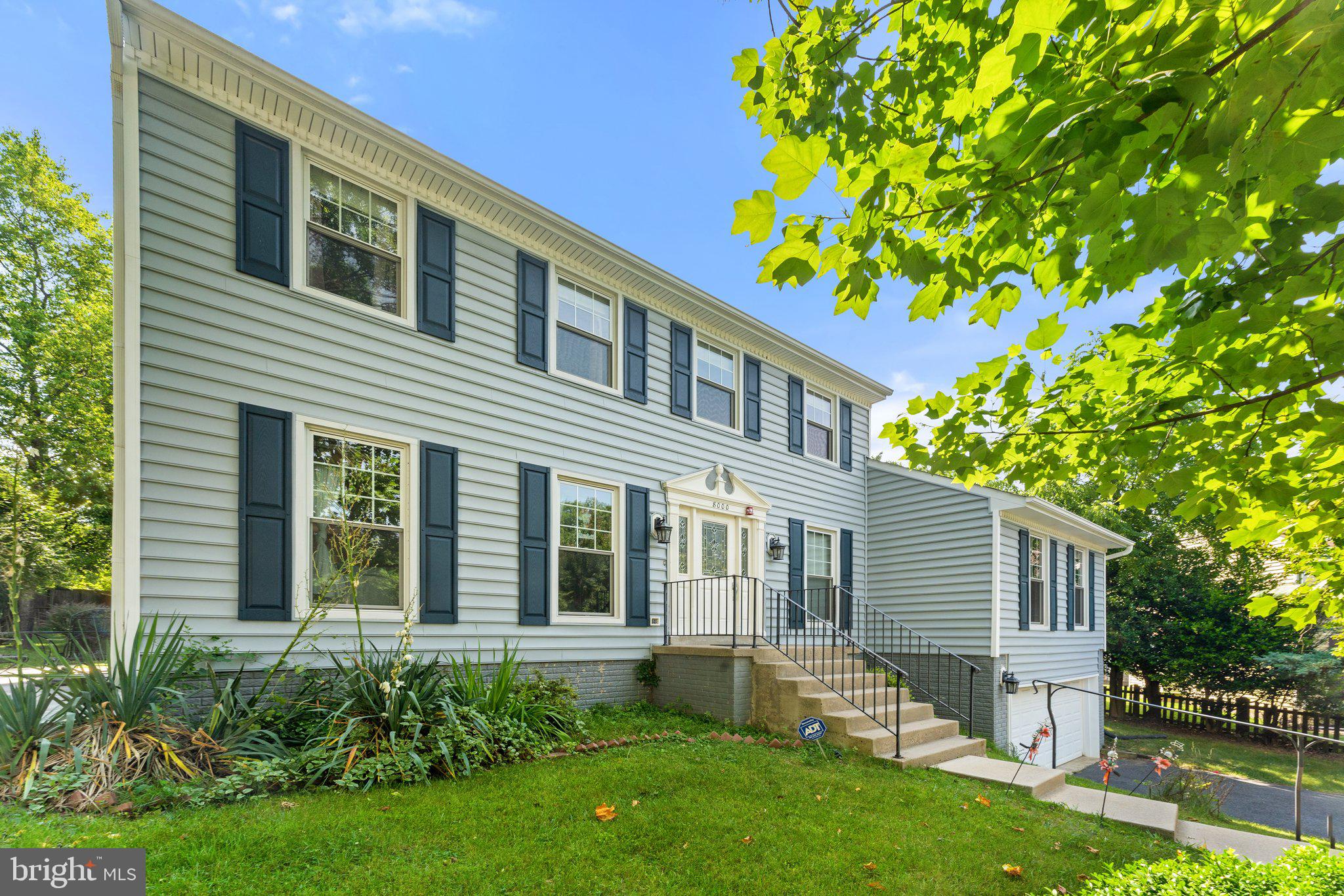 8000 SANDBURG COURT