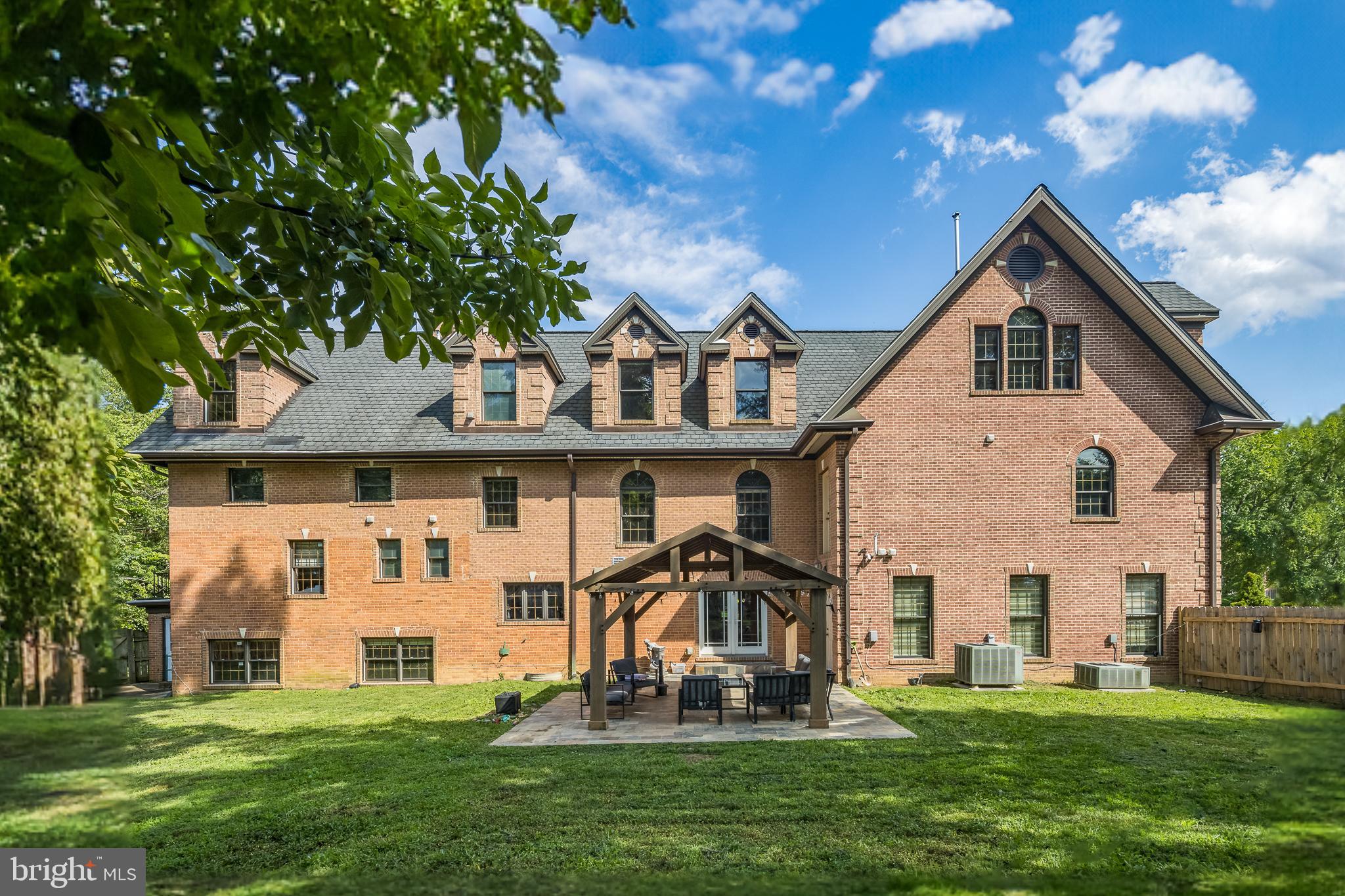 WAYNEWOOD - Residential