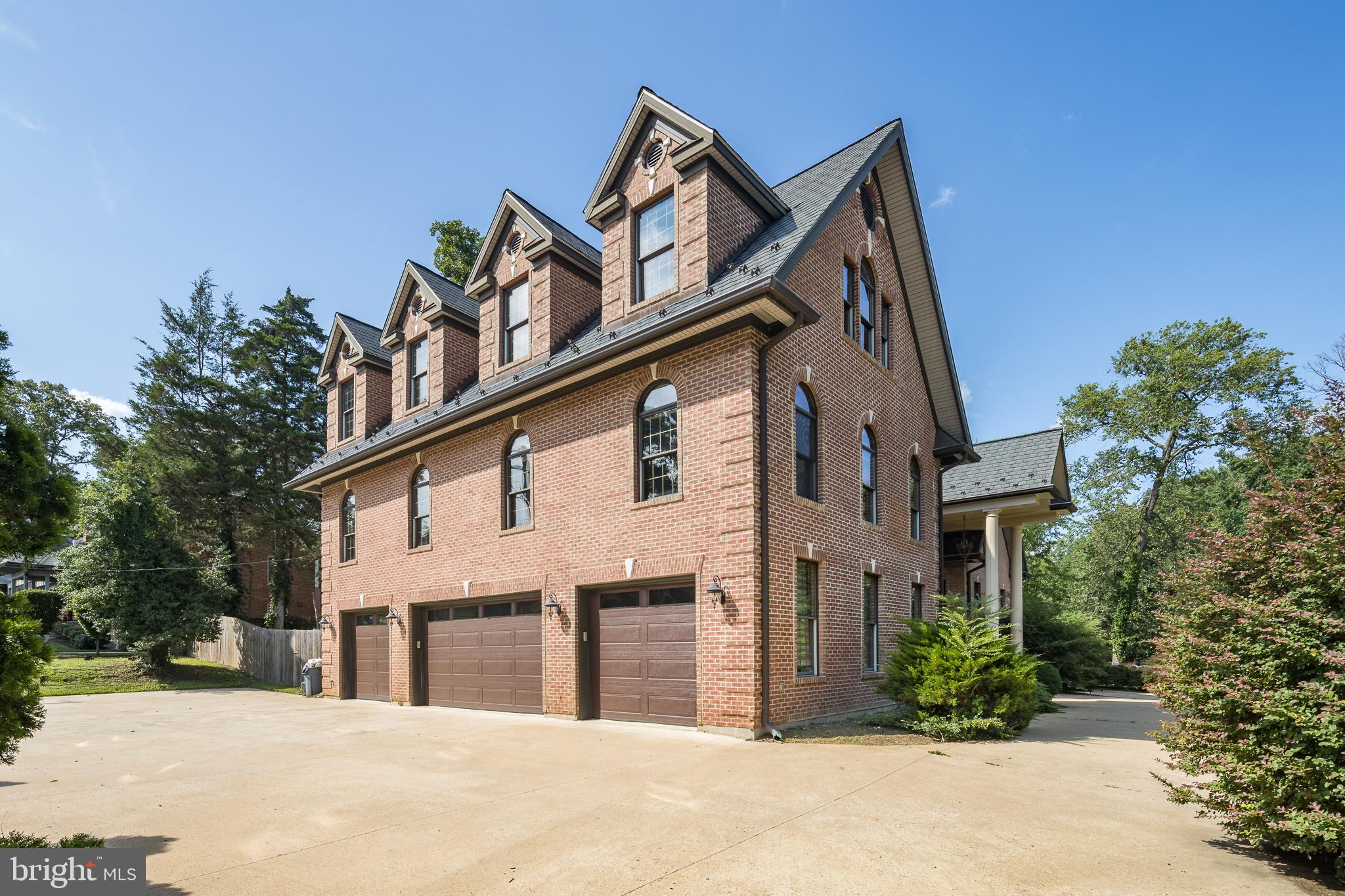 WAYNEWOOD - Residential