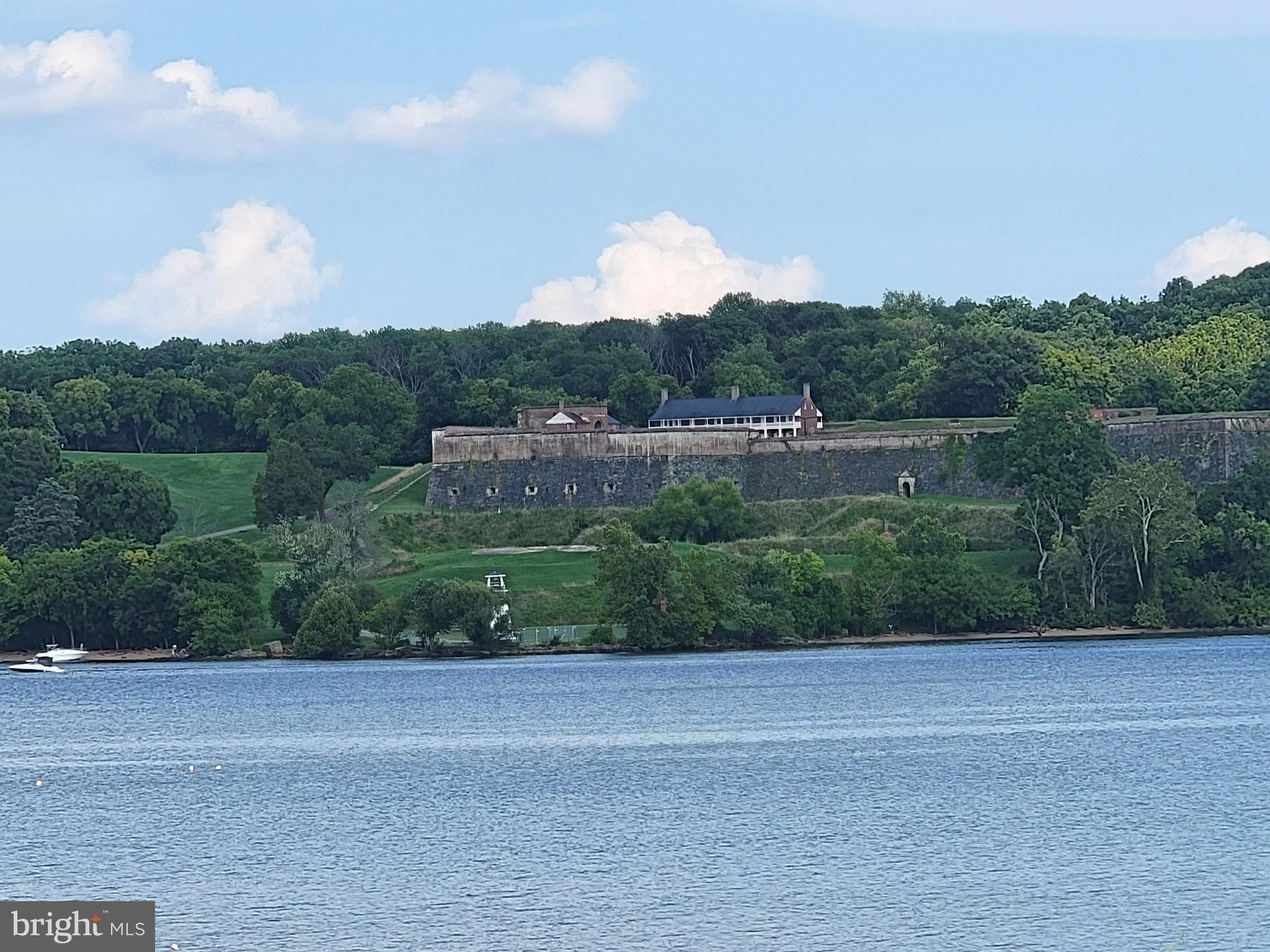 WAYNEWOOD - Residential