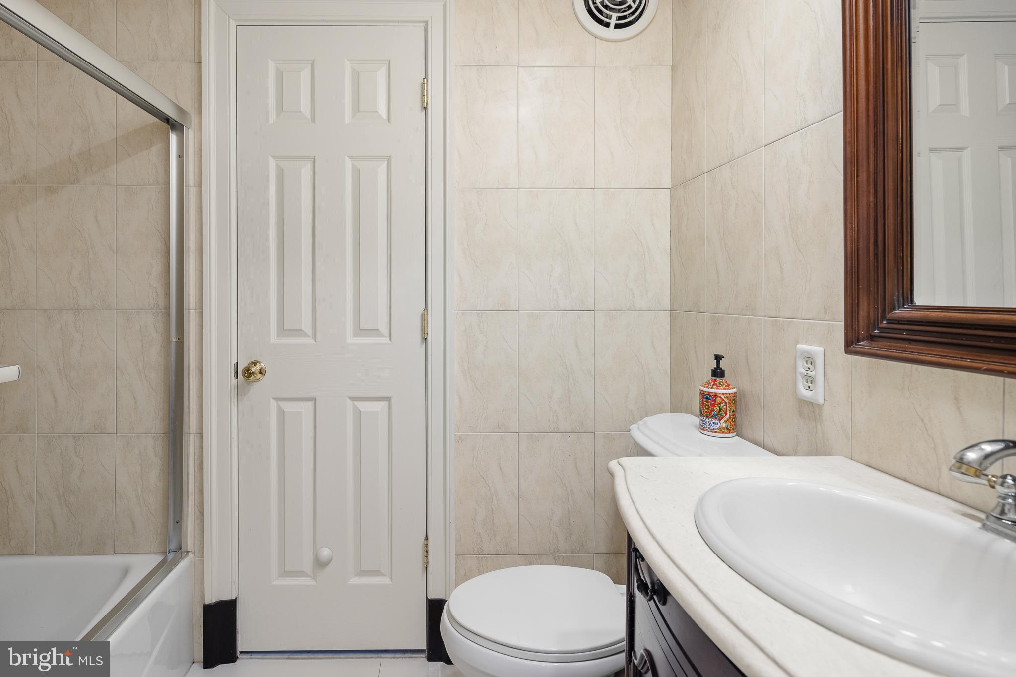 WAYNEWOOD - Residential