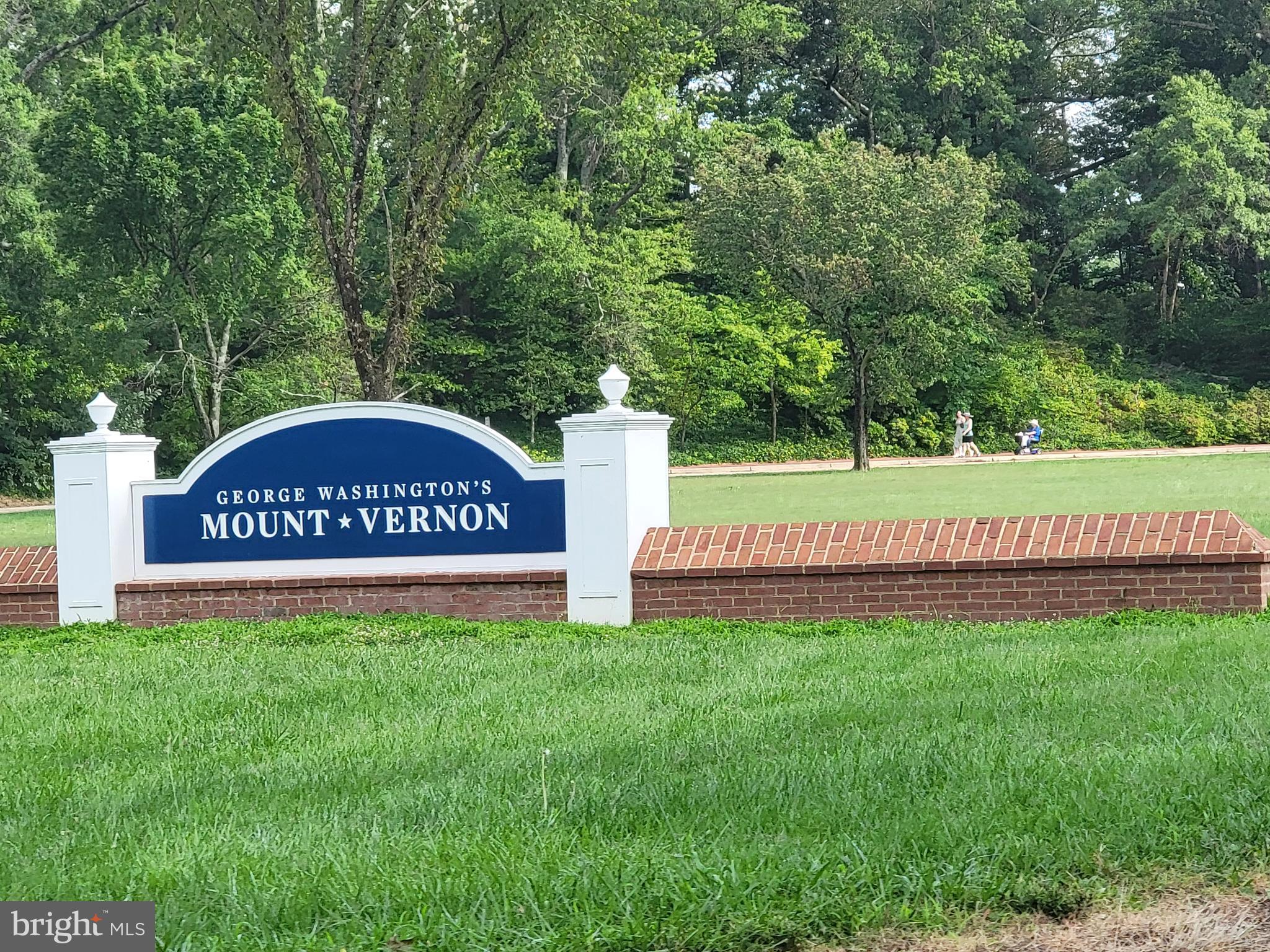 WAYNEWOOD - Residential