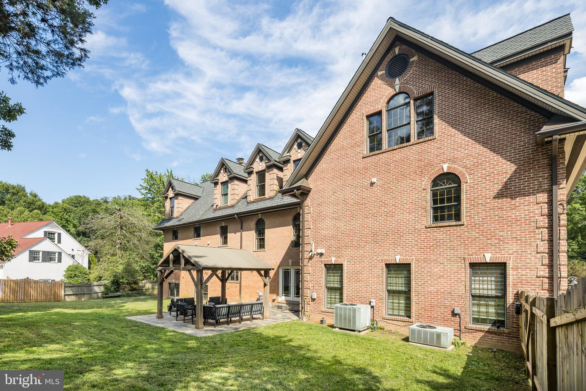 WAYNEWOOD - Residential