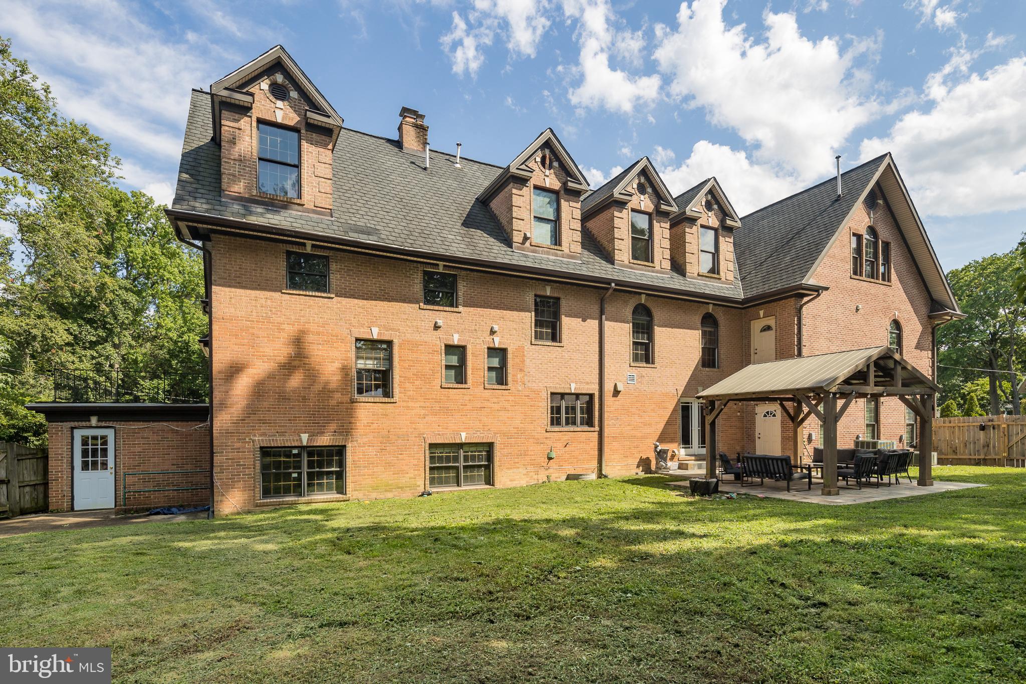 WAYNEWOOD - Residential