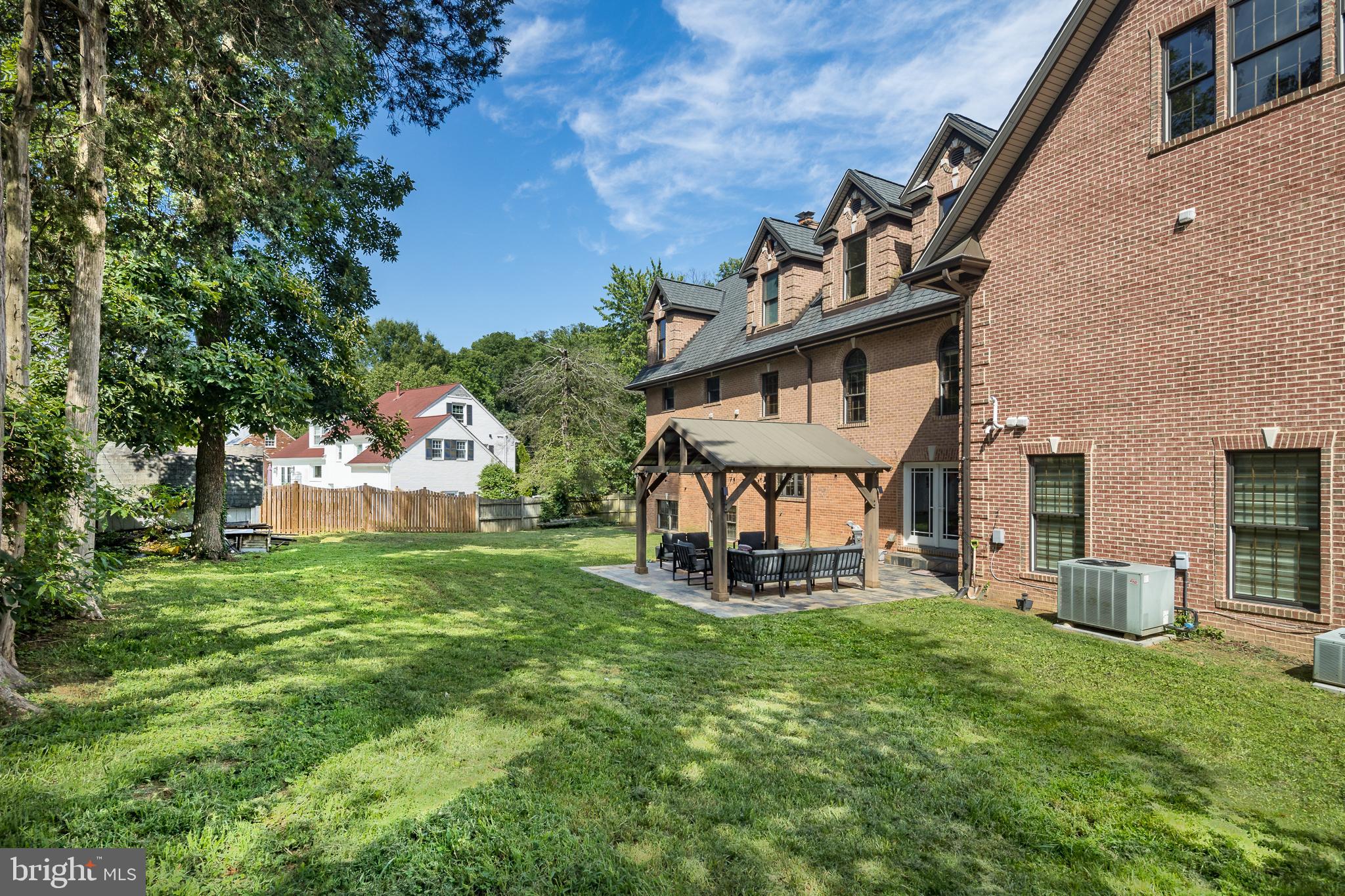 WAYNEWOOD - Residential