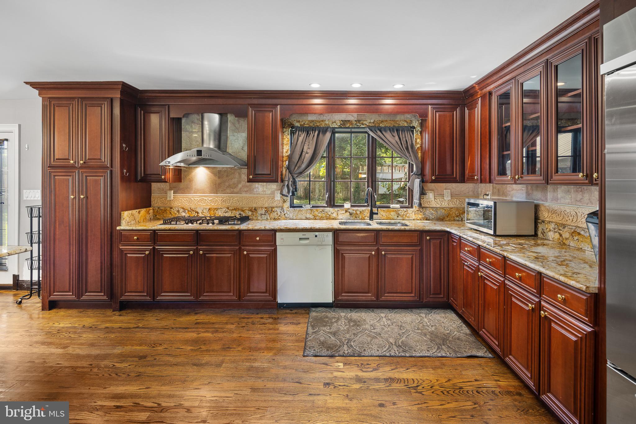 WAYNEWOOD - Residential