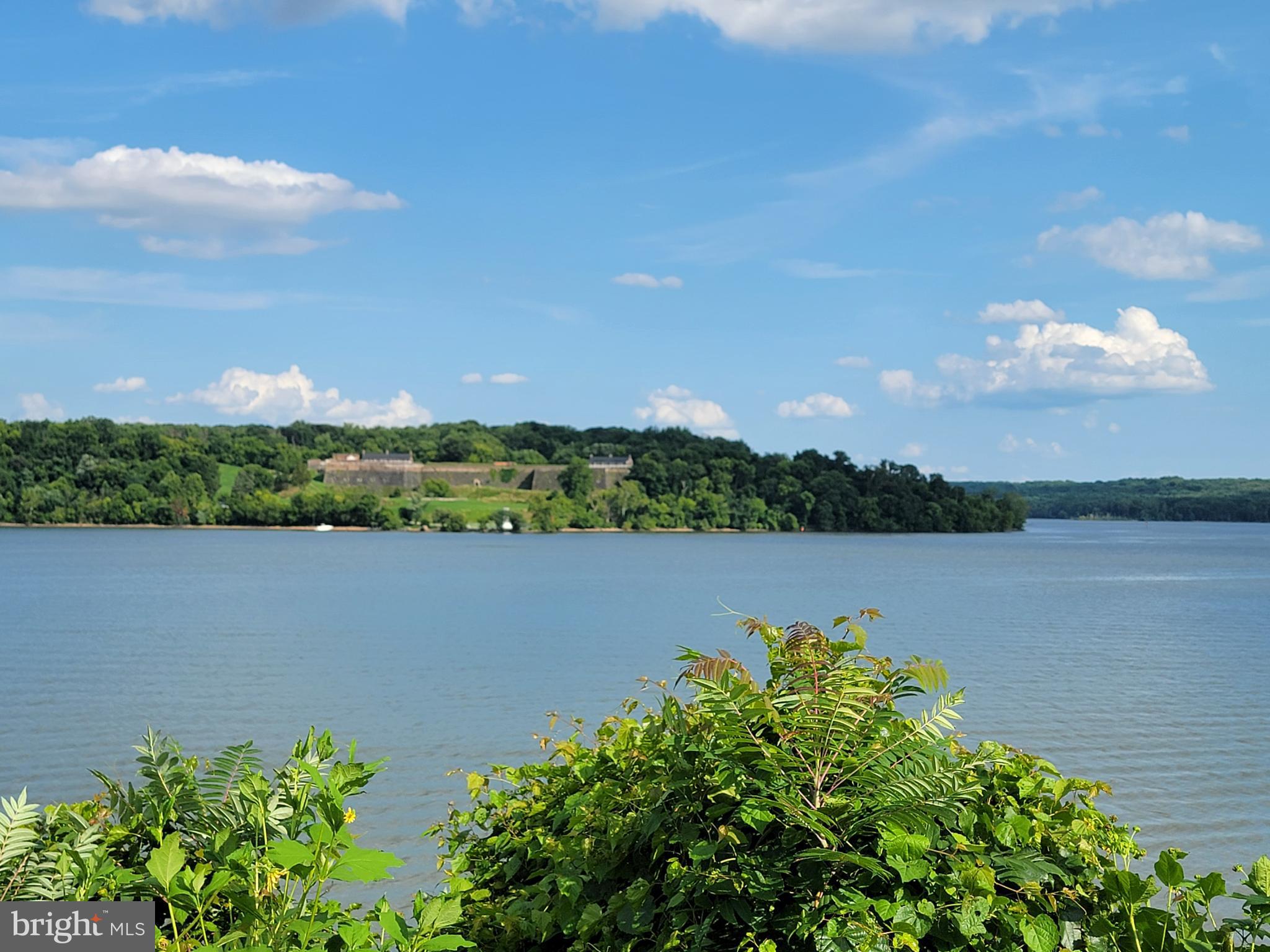 WAYNEWOOD - Residential