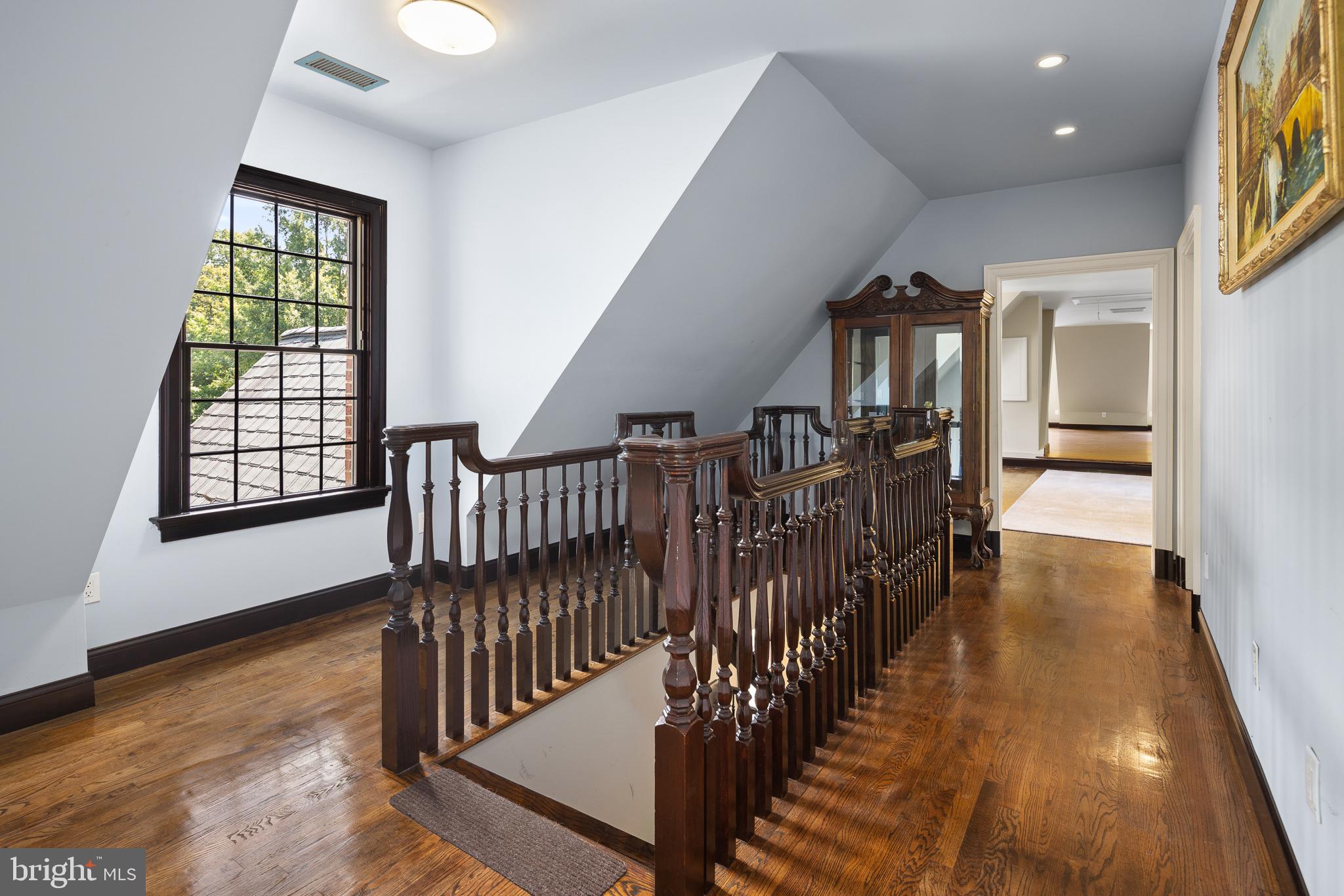 WAYNEWOOD - Residential