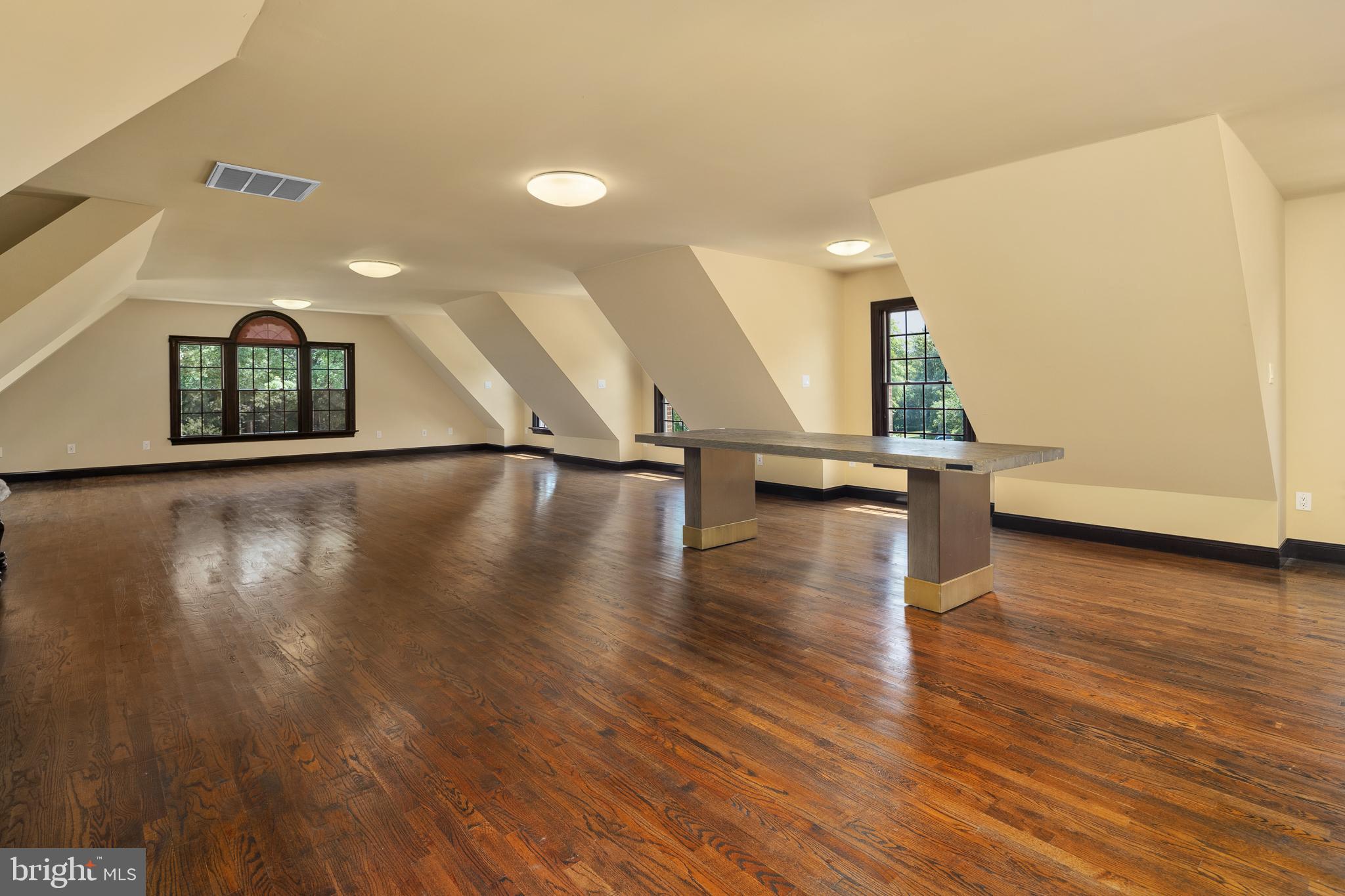 WAYNEWOOD - Residential