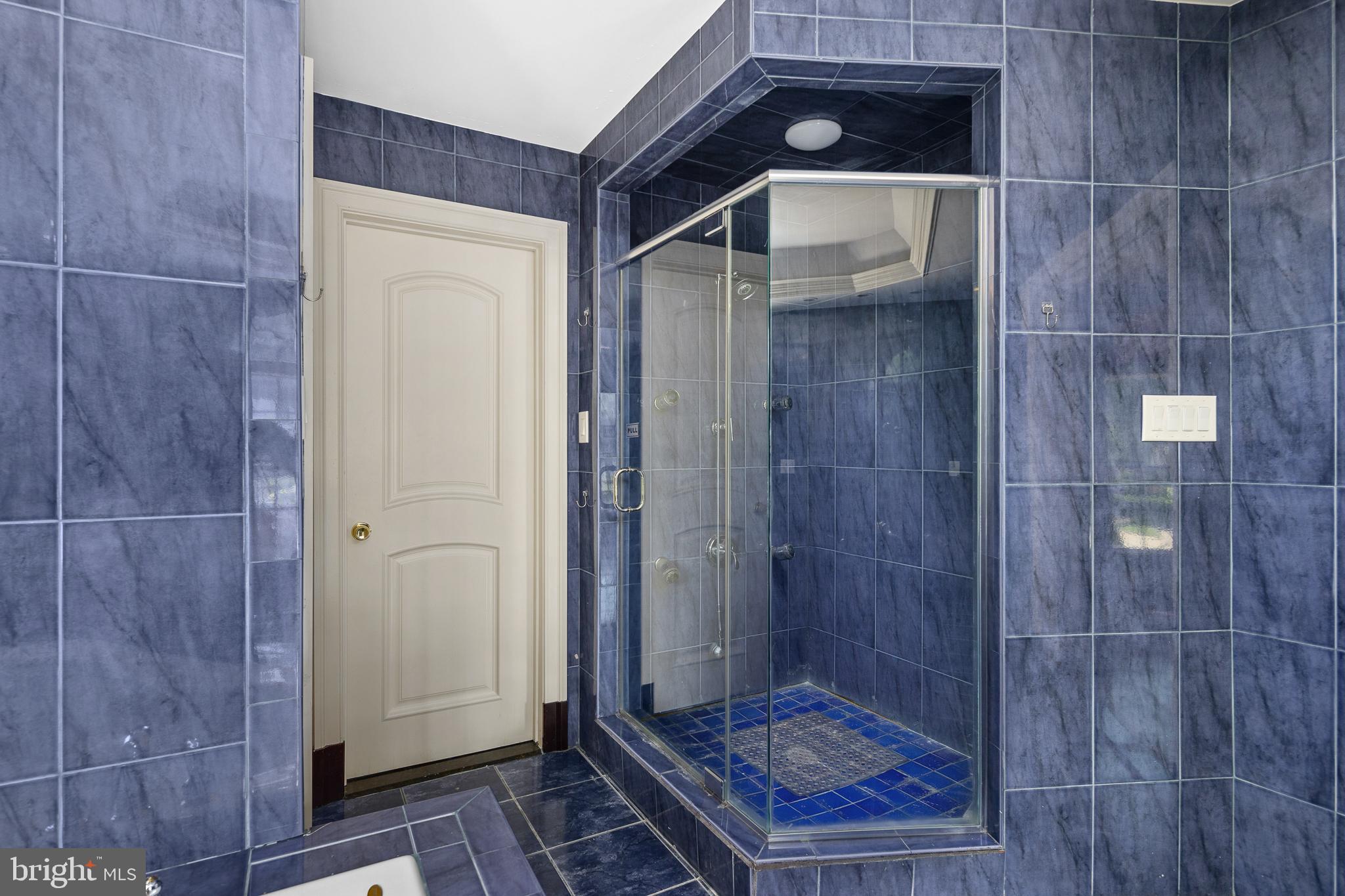 WAYNEWOOD - Residential