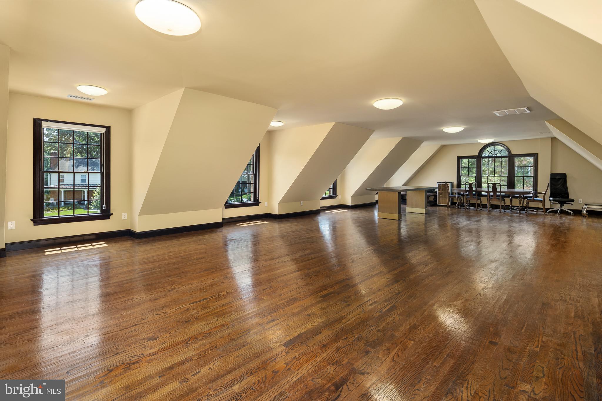 WAYNEWOOD - Residential