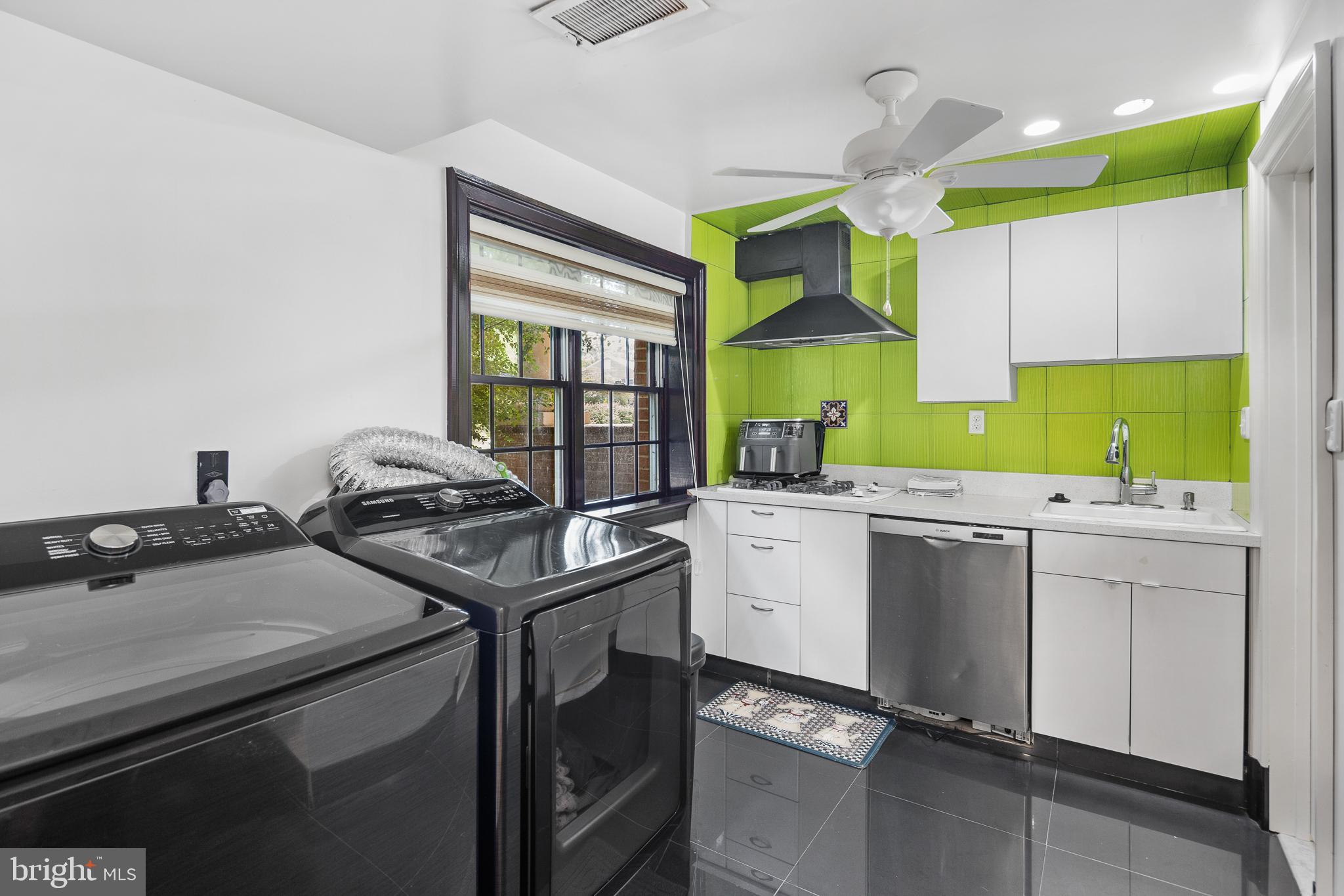 WAYNEWOOD - Residential