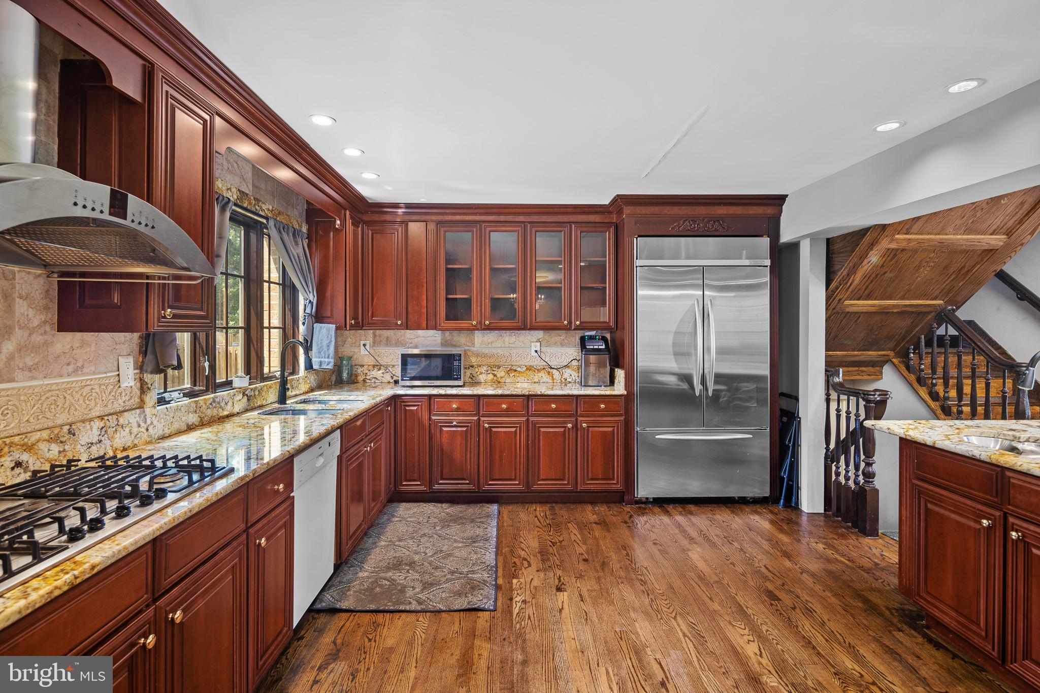 WAYNEWOOD - Residential