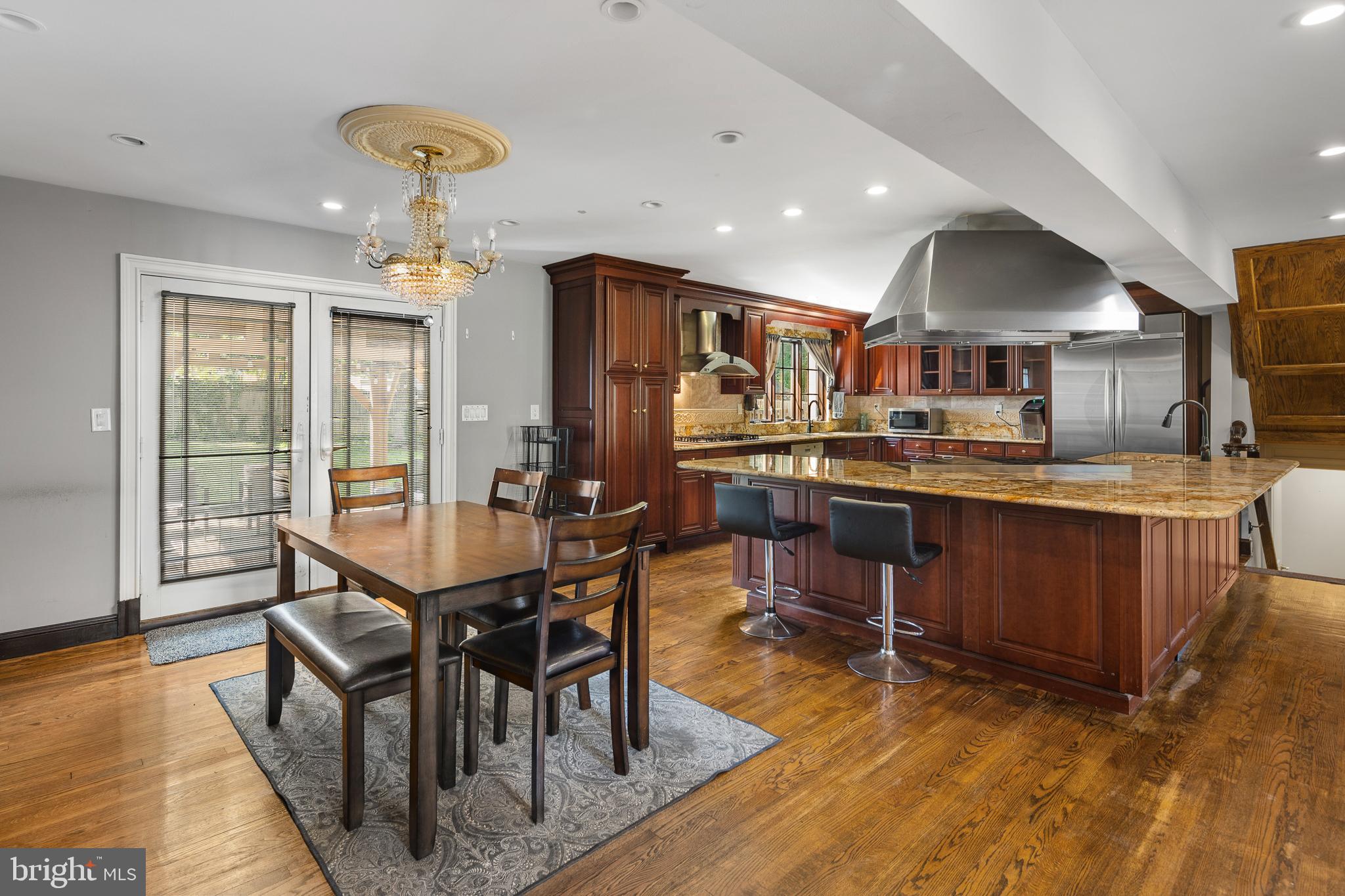 WAYNEWOOD - Residential