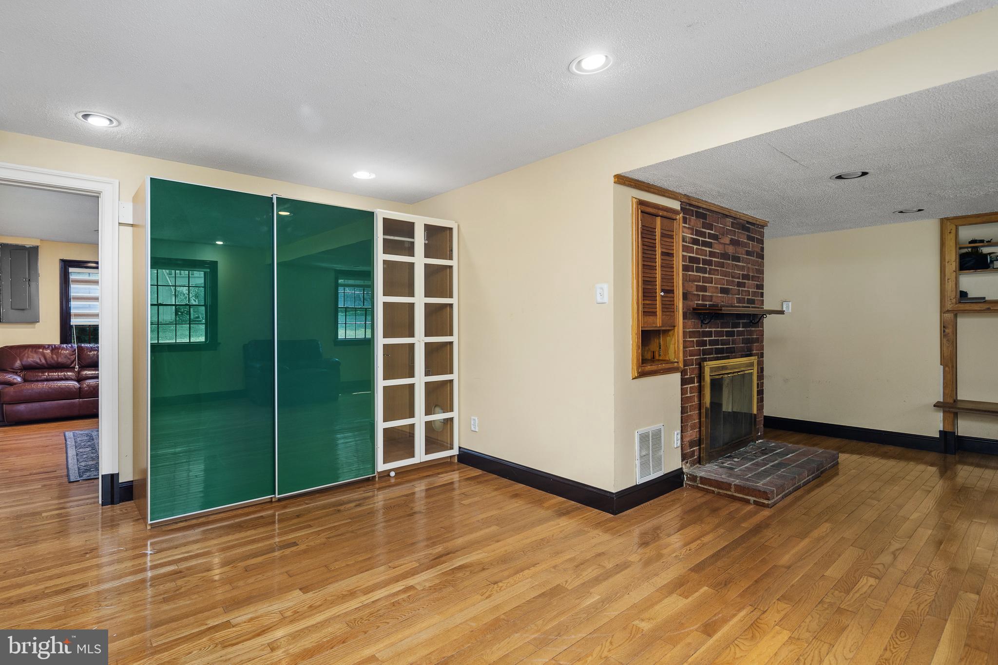 WAYNEWOOD - Residential