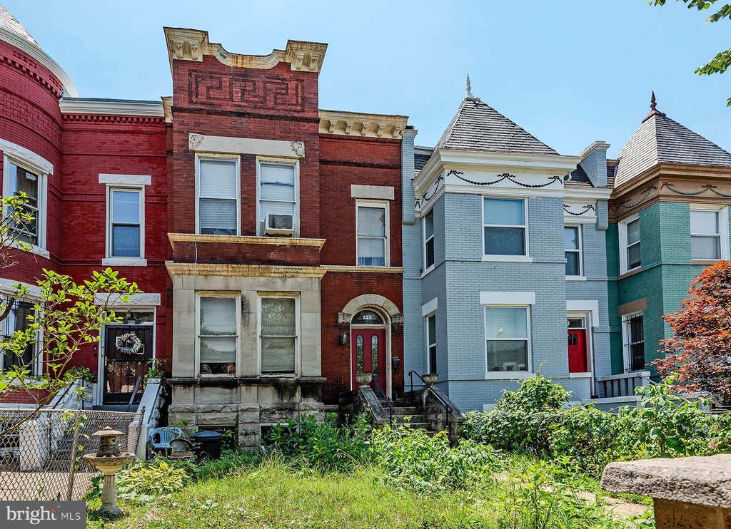 Photo of 121 R Street NE, WASHINGTON, DC 20002 (MLS # DCDC2271148)