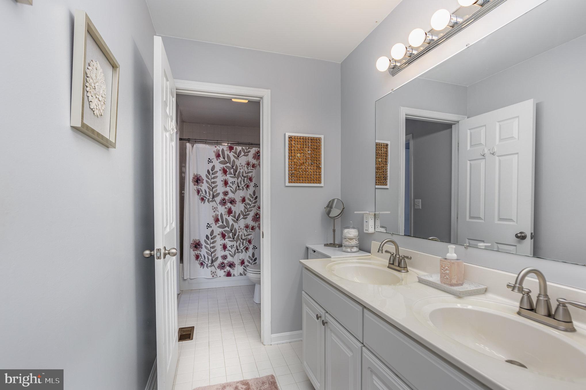 SADDLE RIDGE - Residential