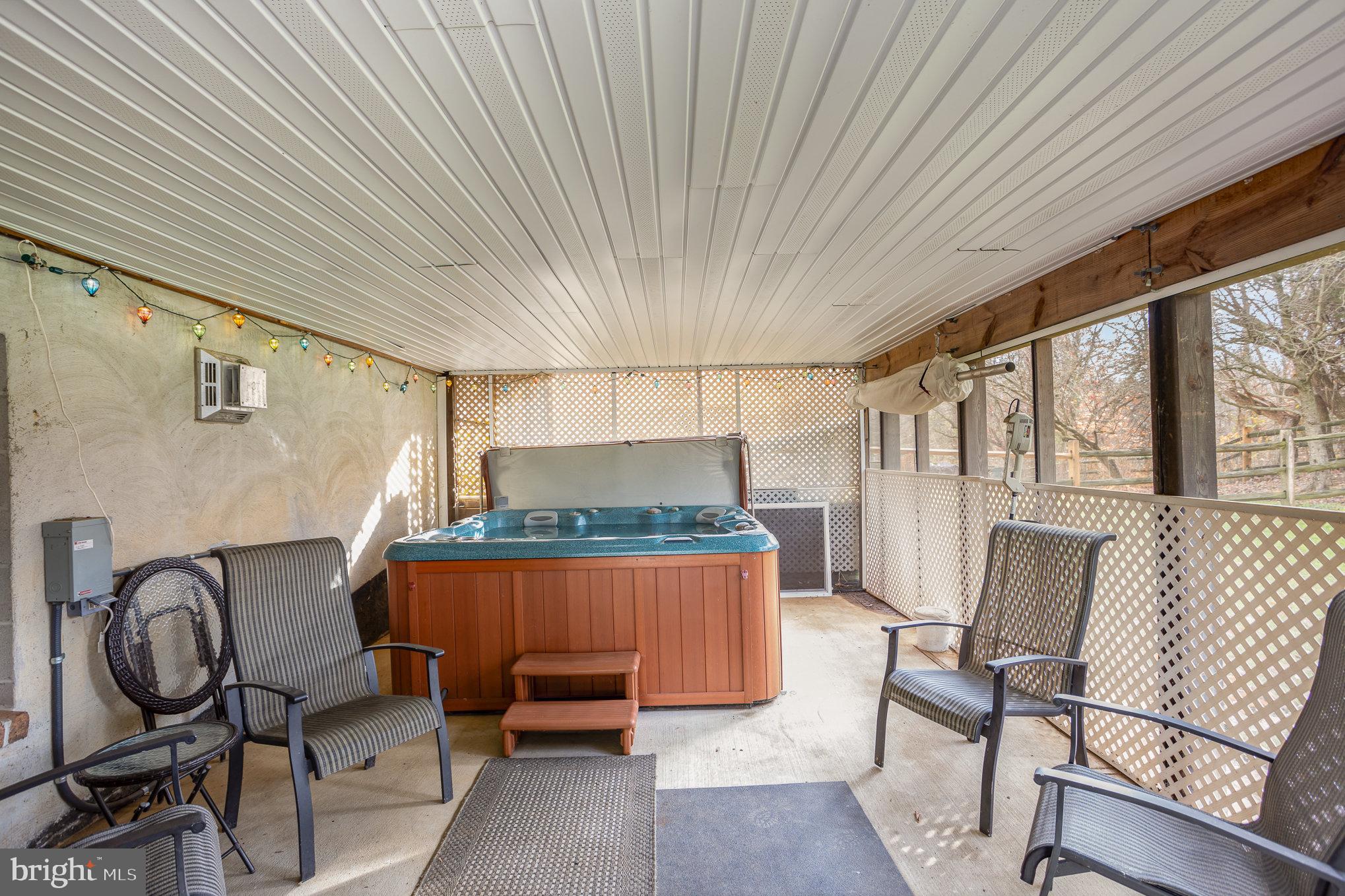 SADDLE RIDGE - Residential