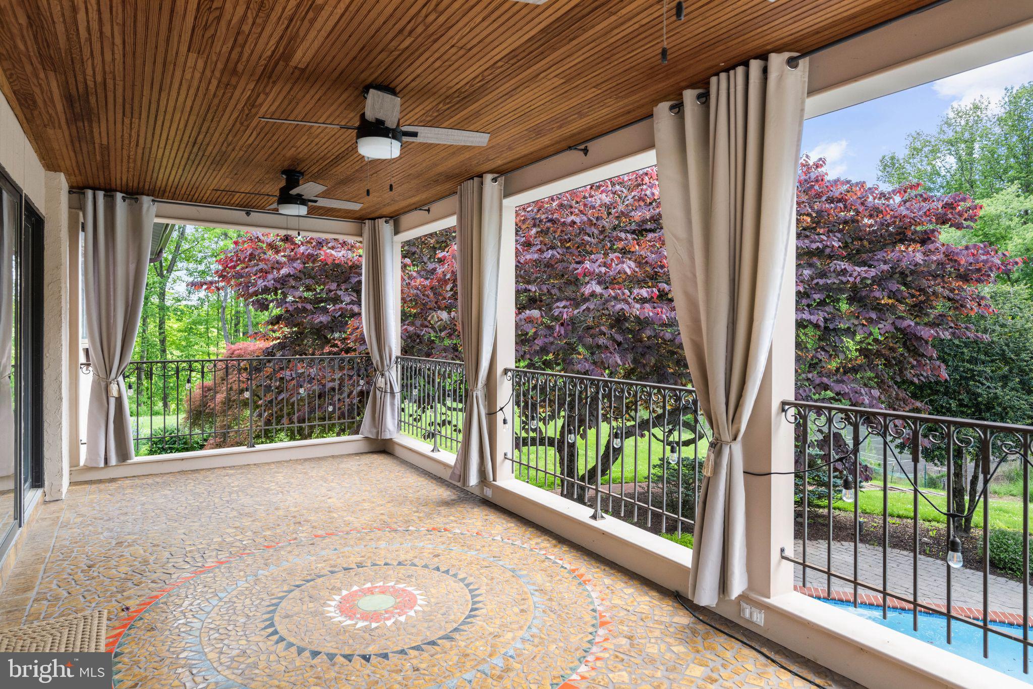 MANOR BROOK - Residential