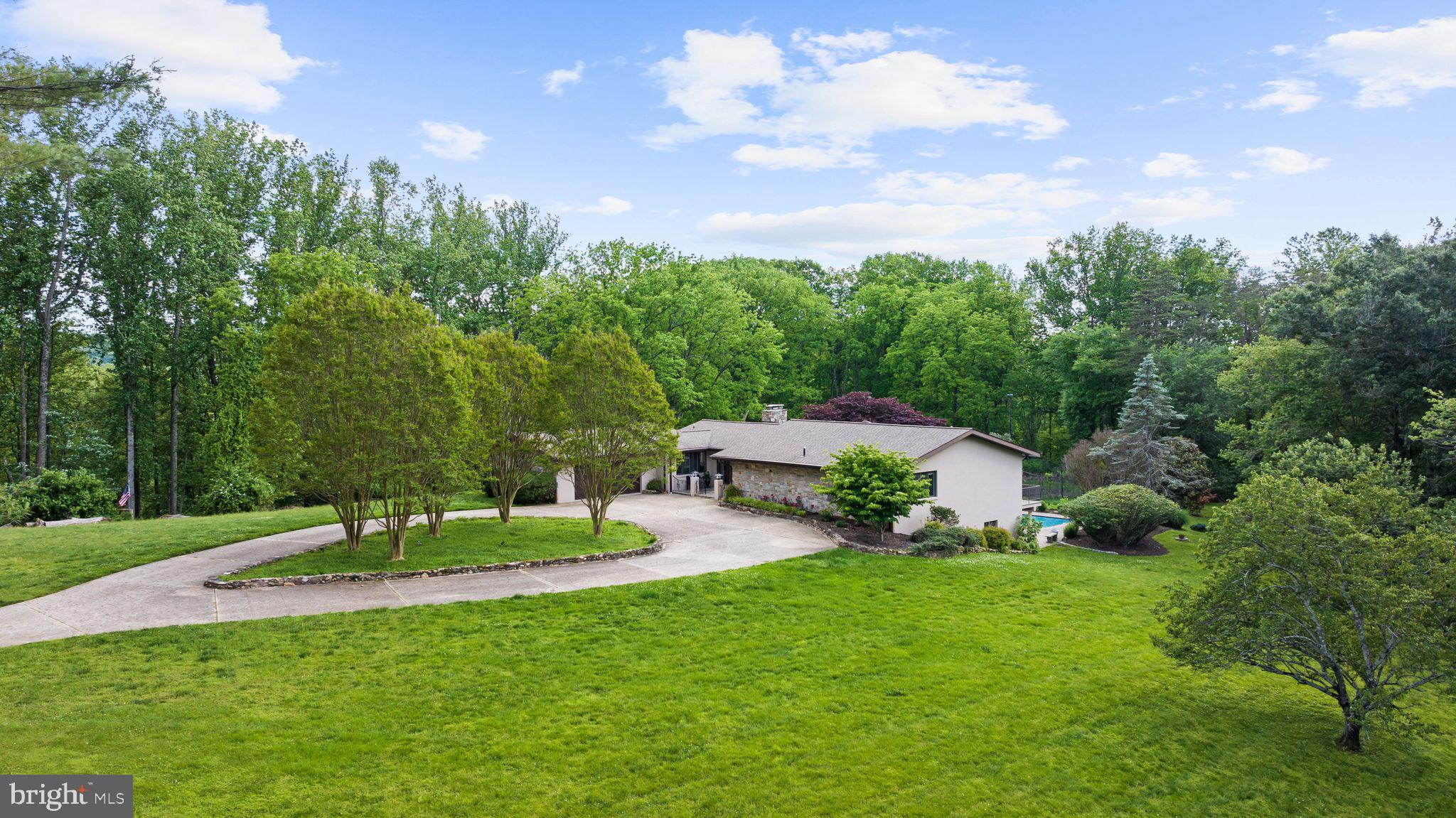 MANOR BROOK - Residential