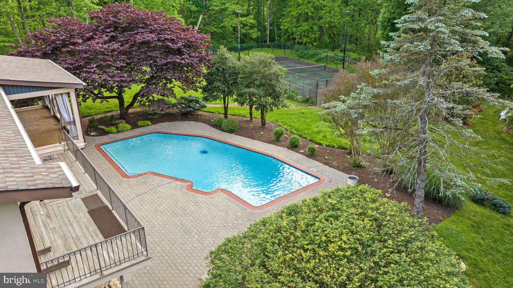 MANOR BROOK - Residential