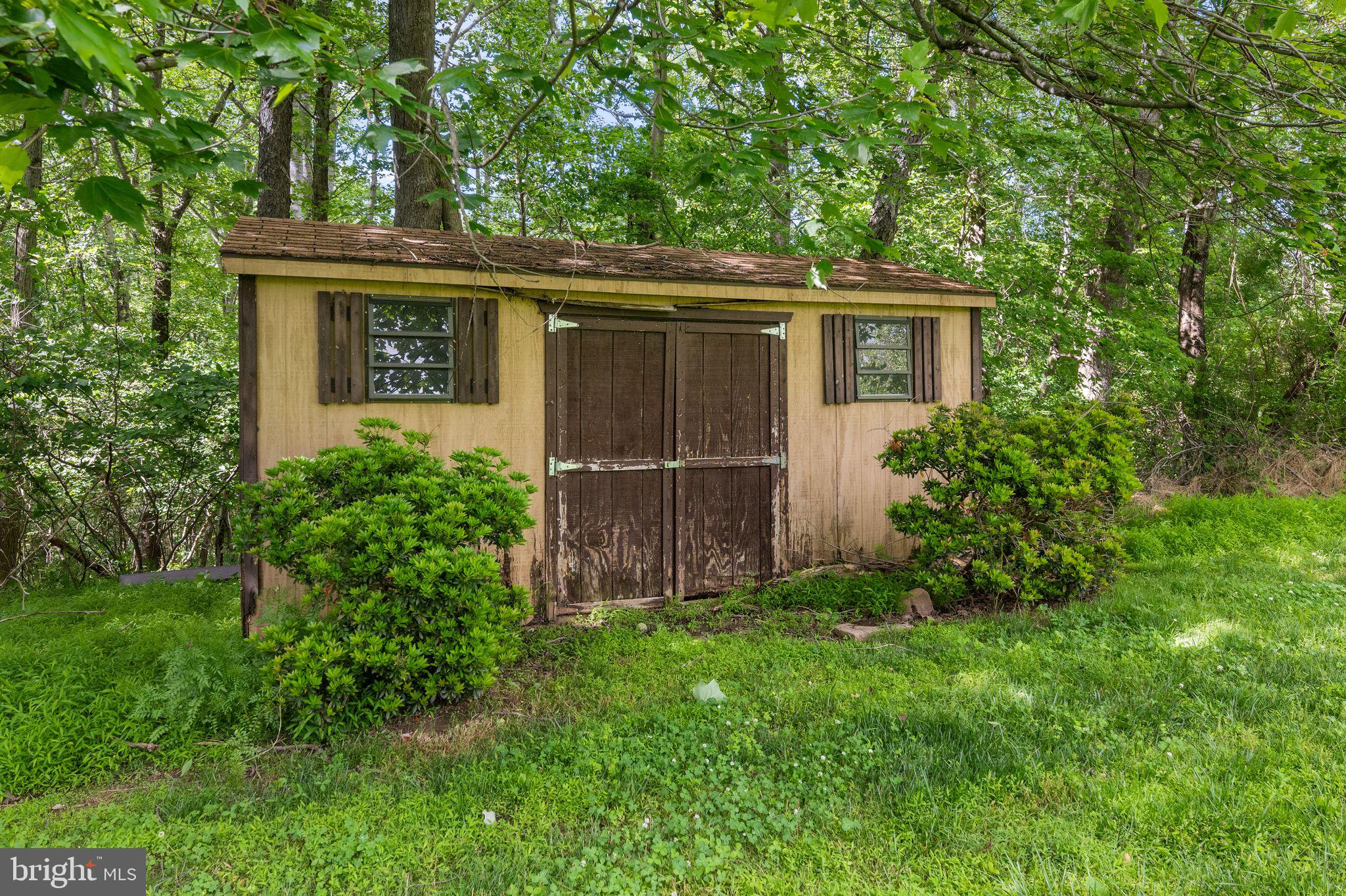 MANOR BROOK - Residential