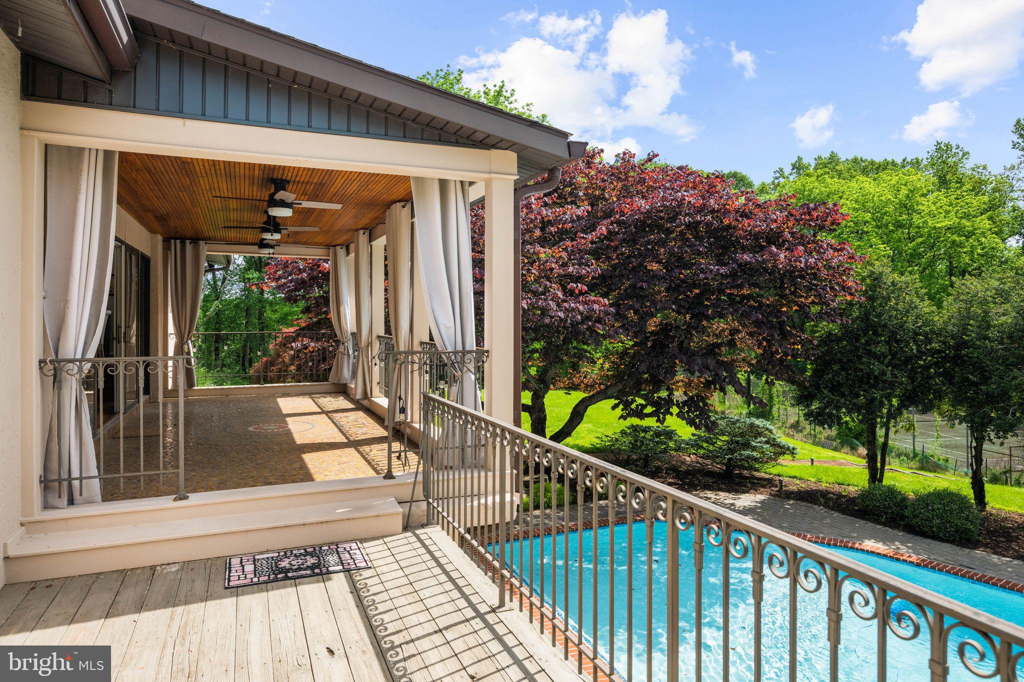 MANOR BROOK - Residential