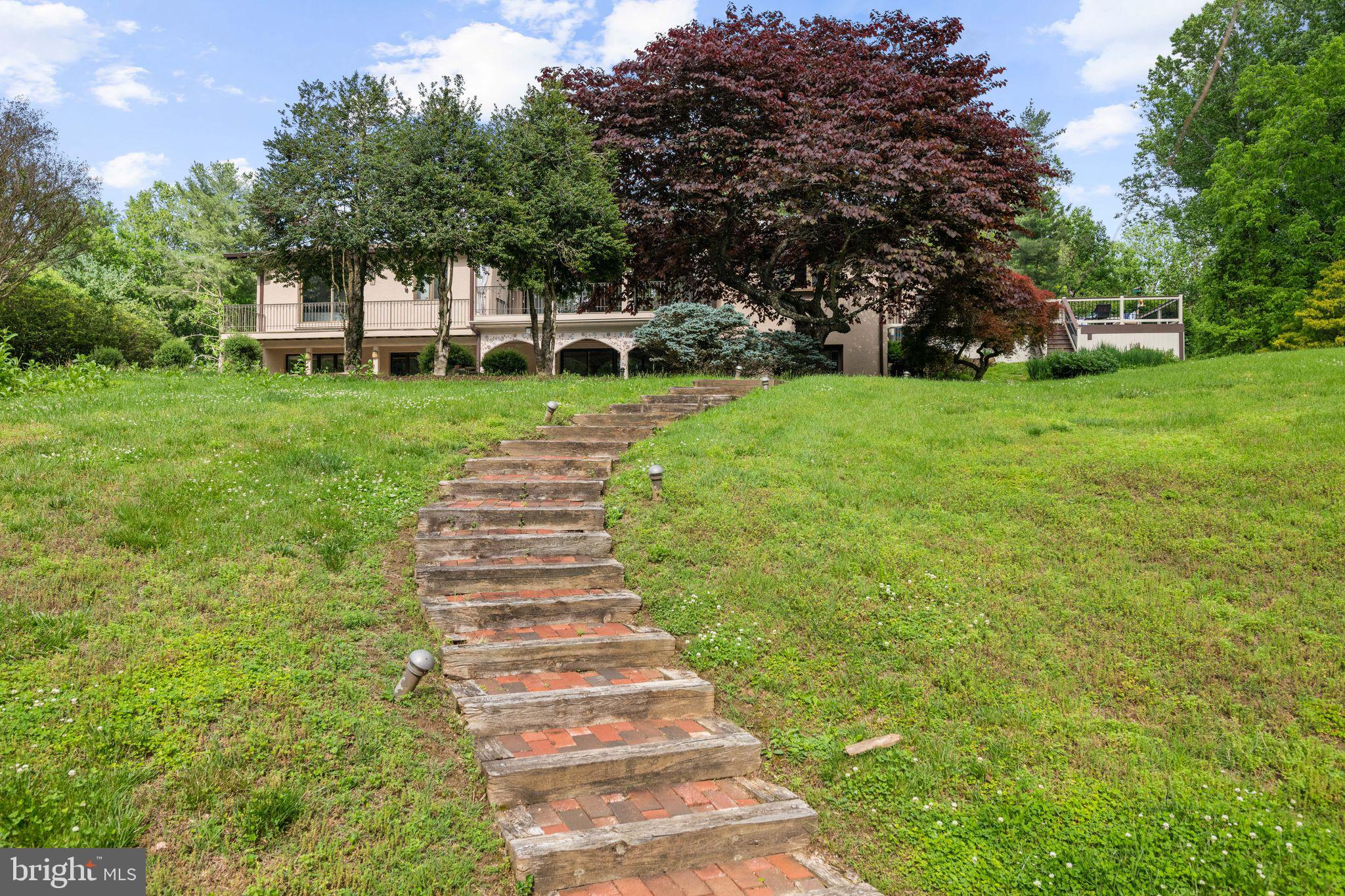 MANOR BROOK - Residential