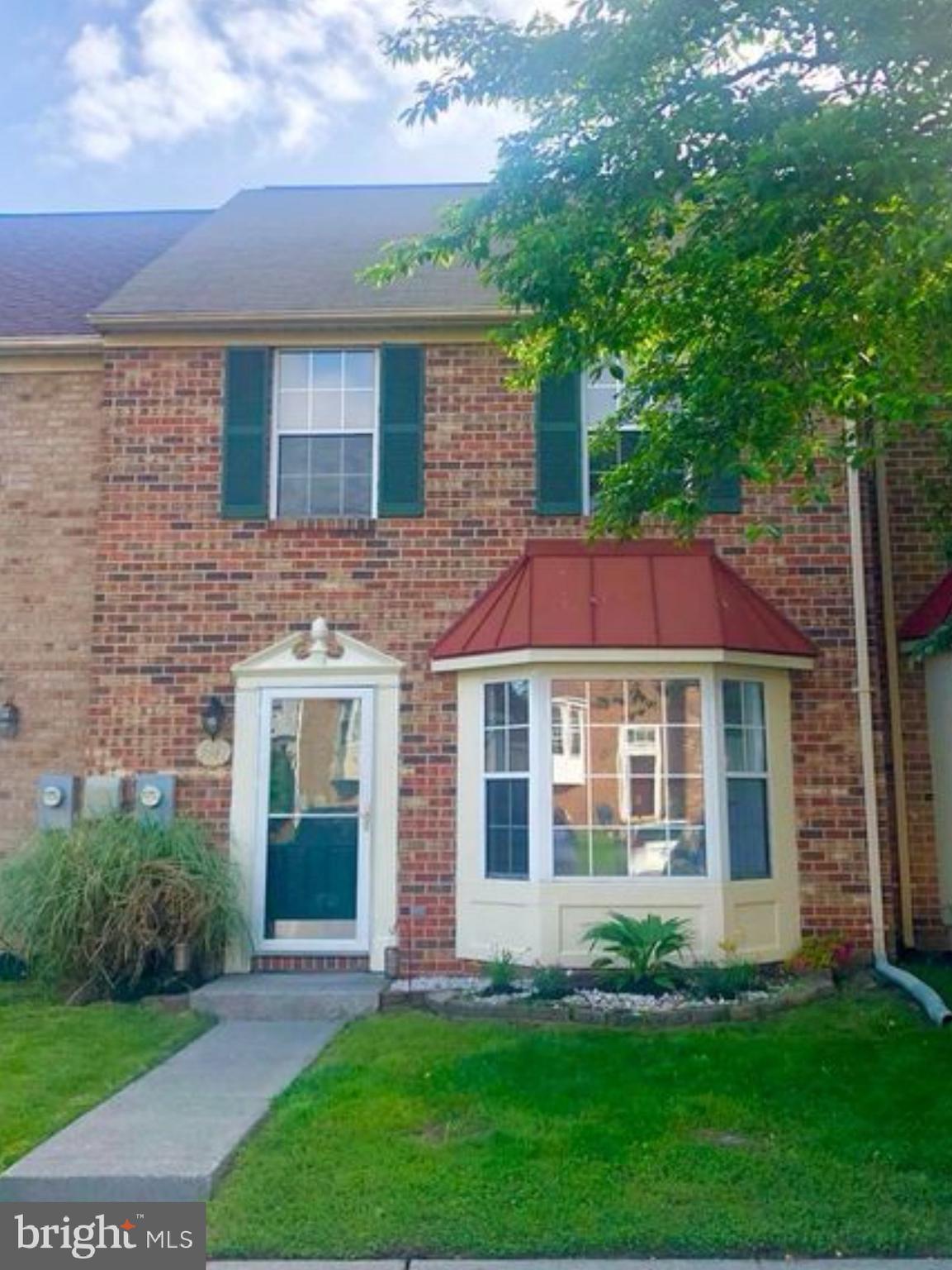 3 bedroom 1-1/2 bath Interior townhome located in the water community of Stoney Beach. Blank canvas ready for your touch. Laundry located on 2nd floor, open area outback with pavers & deck.
