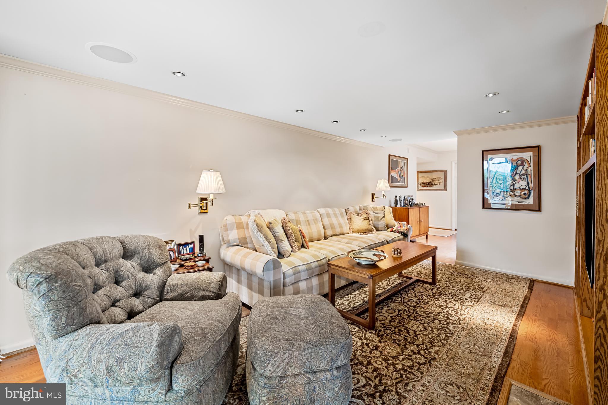 HARPER HOUSE CONDOMINIUMS - Residential