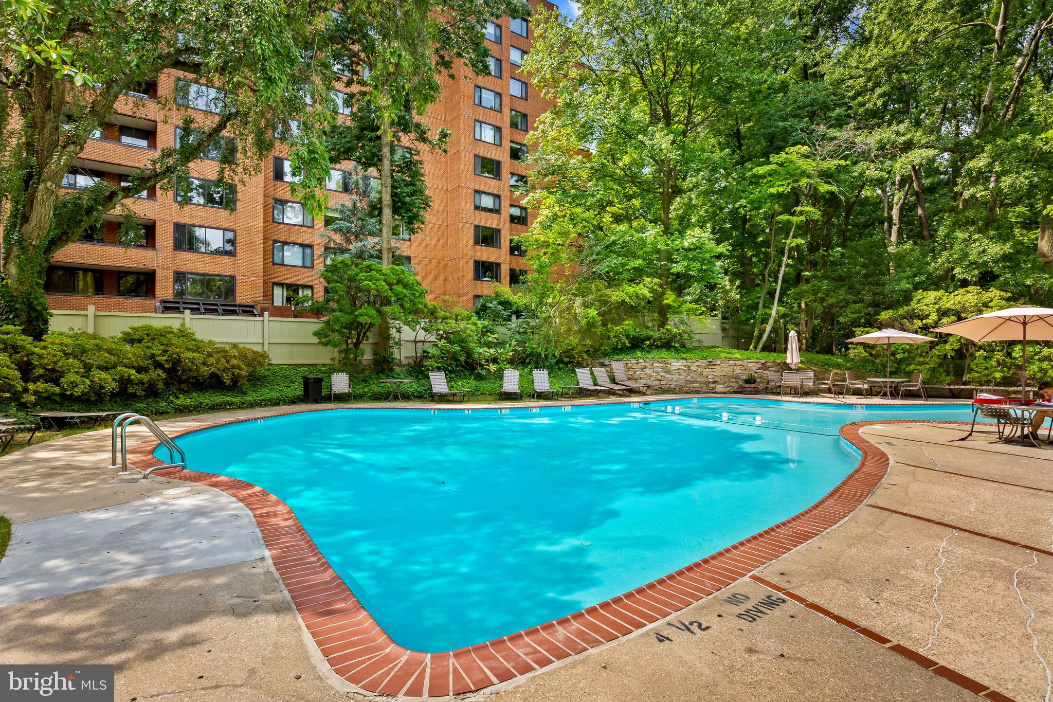 HARPER HOUSE CONDOMINIUMS - Residential