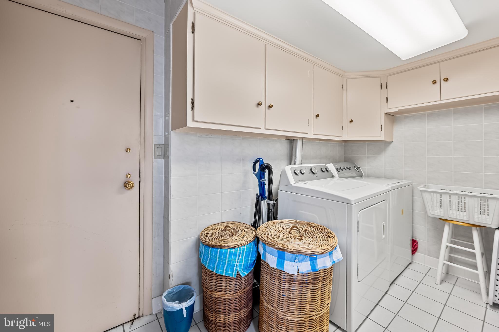 HARPER HOUSE CONDOMINIUMS - Residential