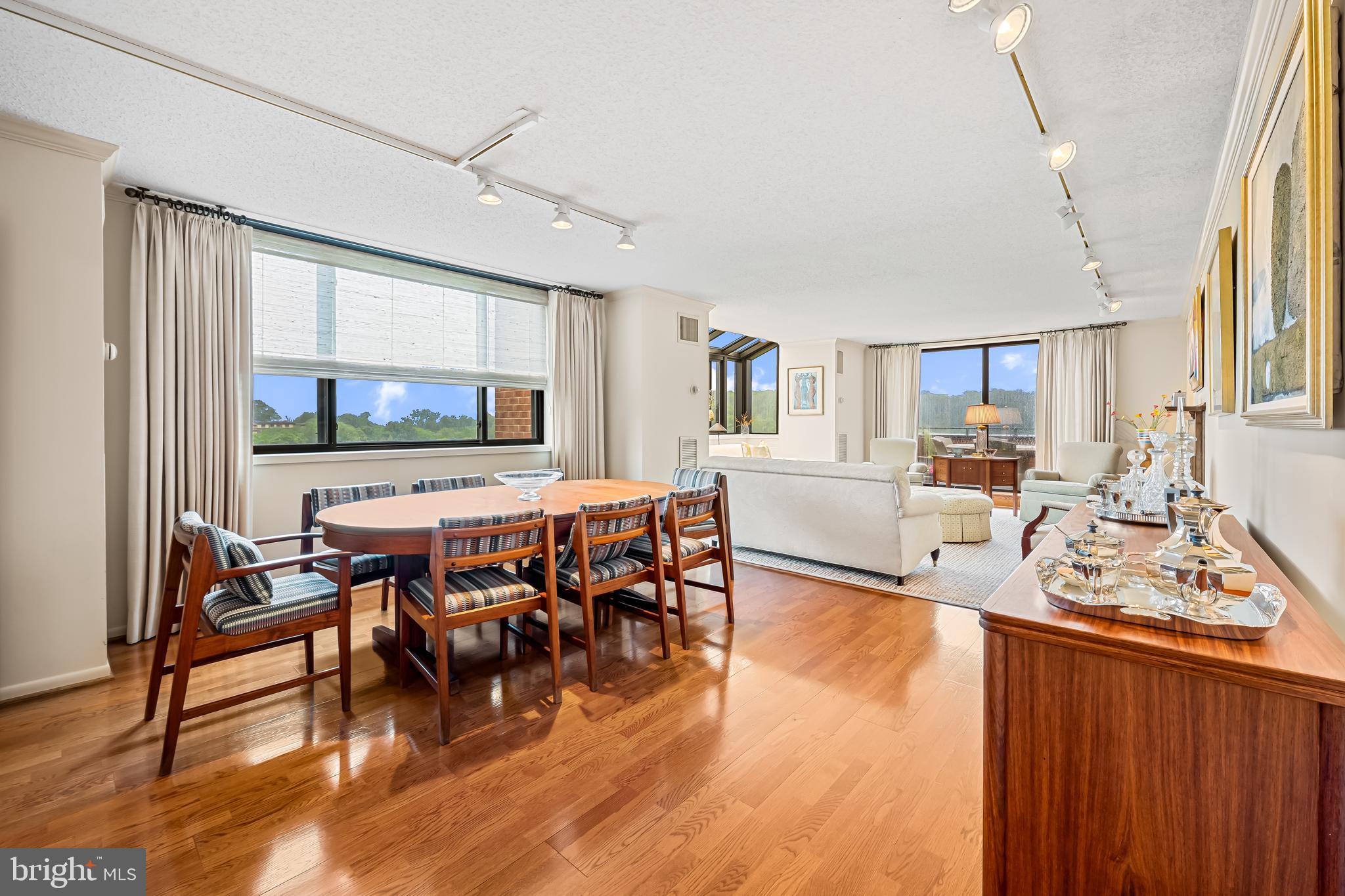 HARPER HOUSE CONDOMINIUMS - Residential