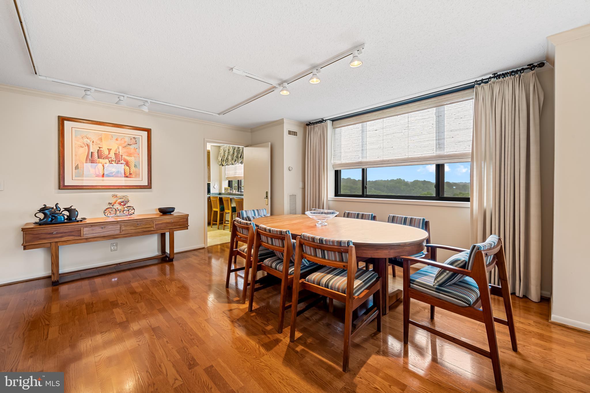 HARPER HOUSE CONDOMINIUMS - Residential