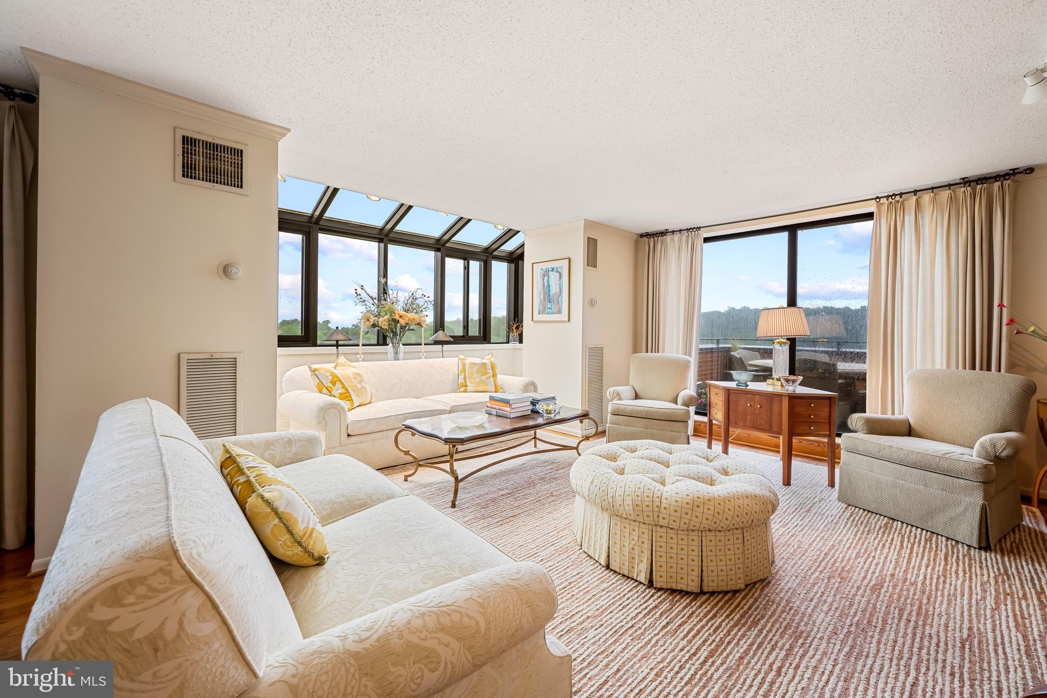 HARPER HOUSE CONDOMINIUMS - Residential