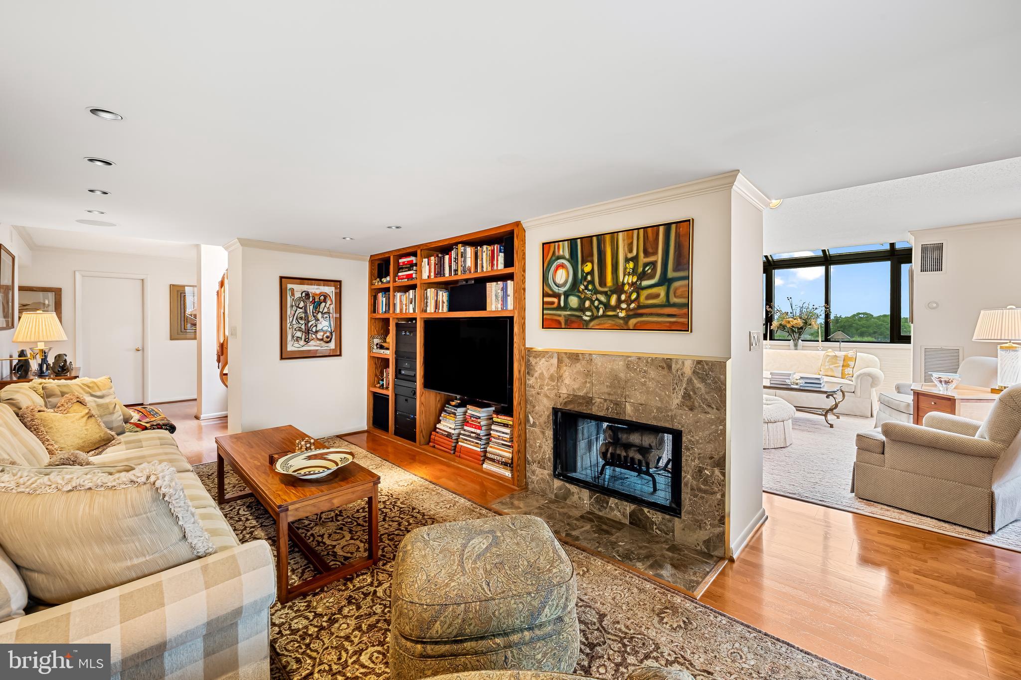 HARPER HOUSE CONDOMINIUMS - Residential