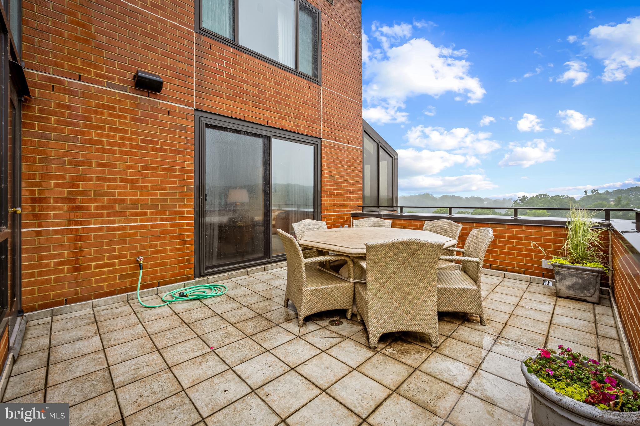 HARPER HOUSE CONDOMINIUMS - Residential