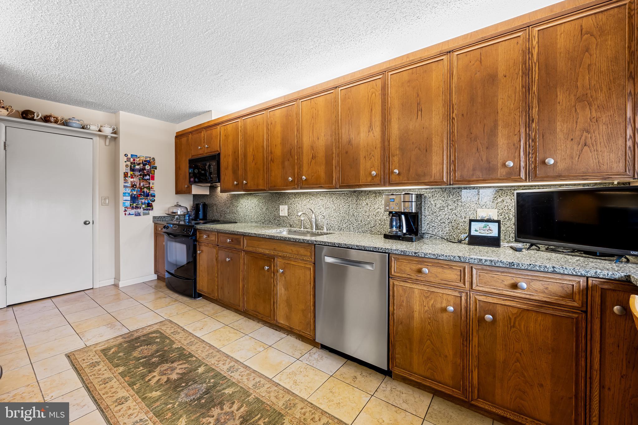 HARPER HOUSE CONDOMINIUMS - Residential