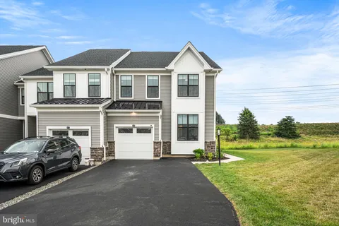 49 Tamarack Circle, Norristown, PA MLS: PAMC2169232